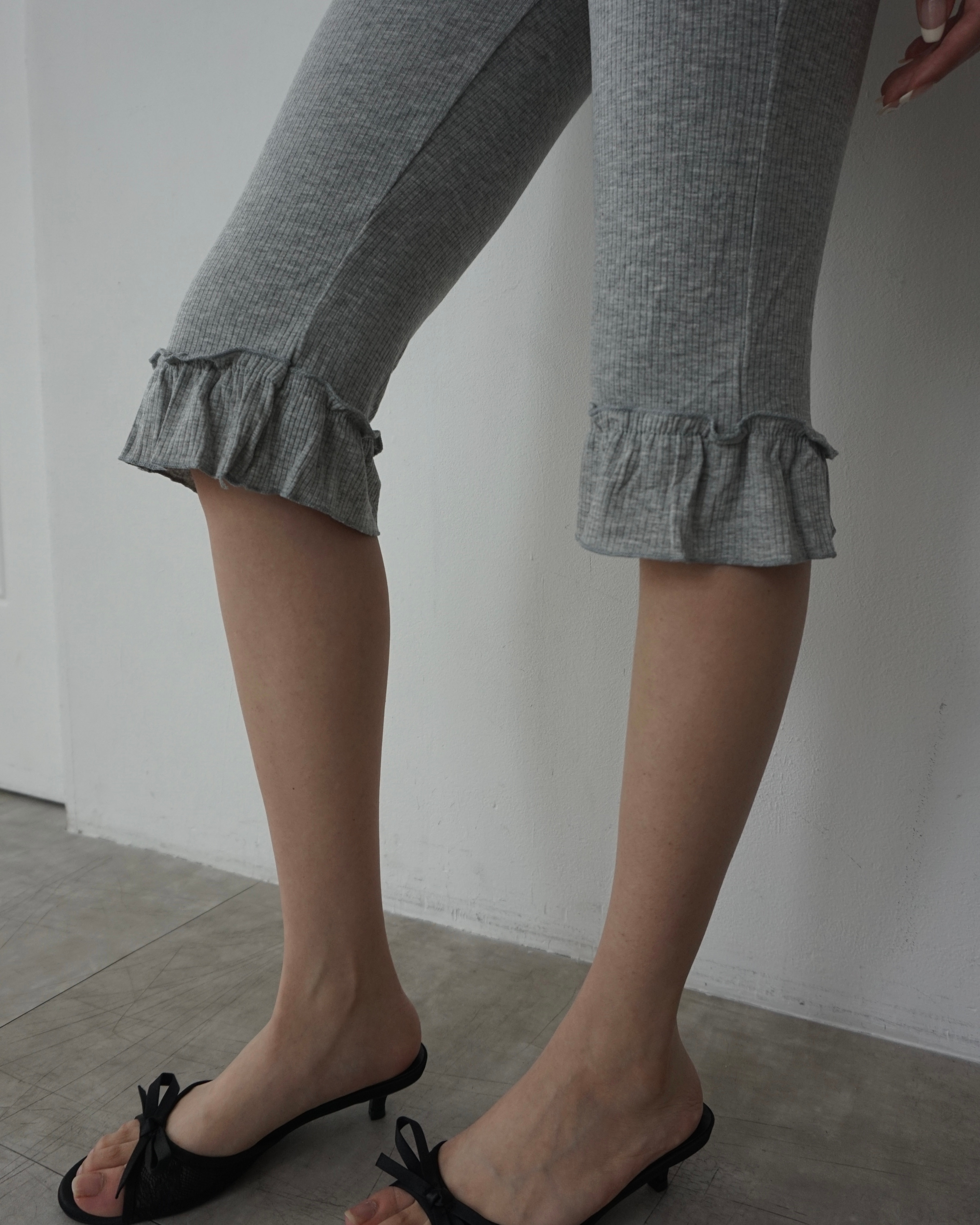 Frill Capri pants