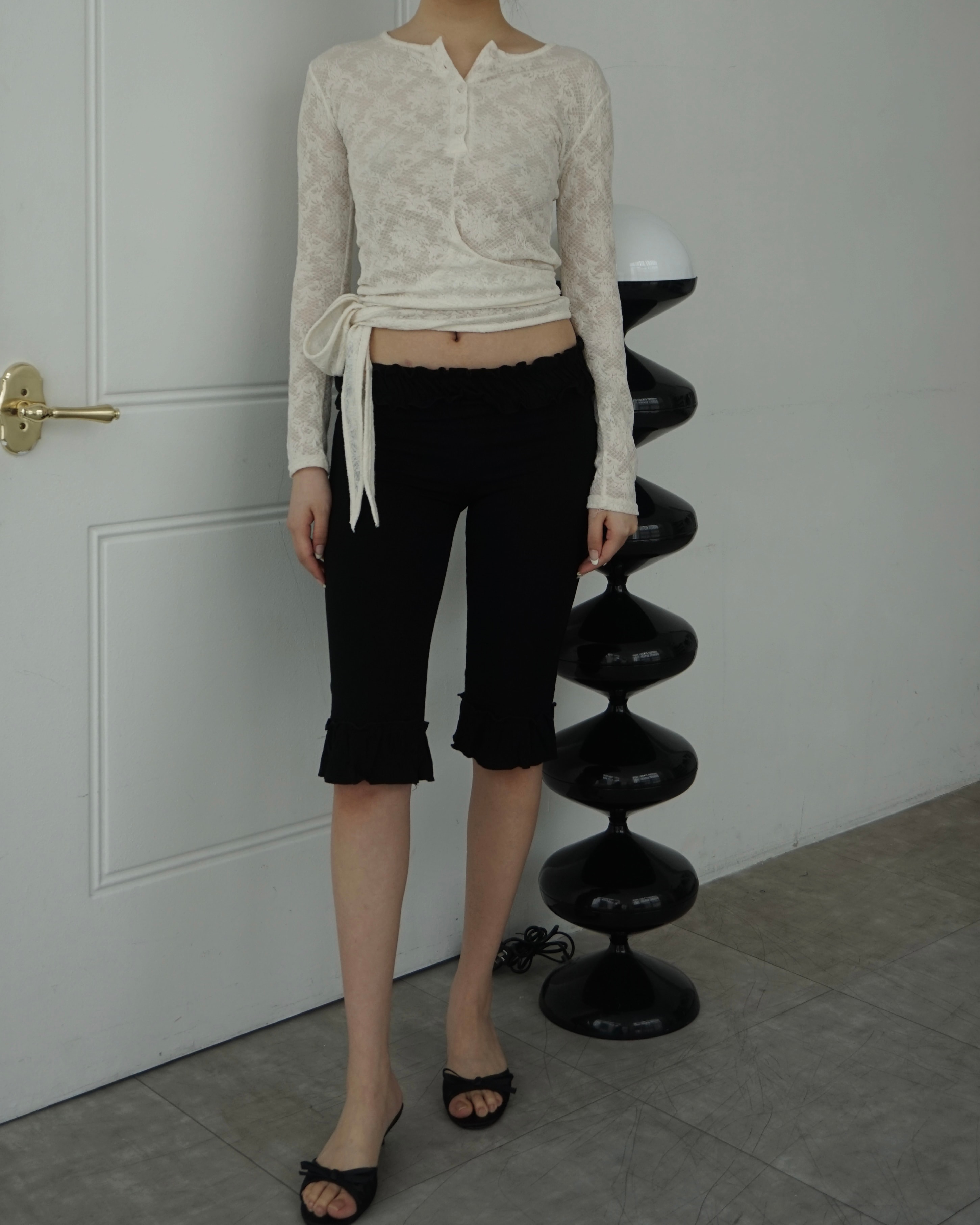 Frill Capri pants