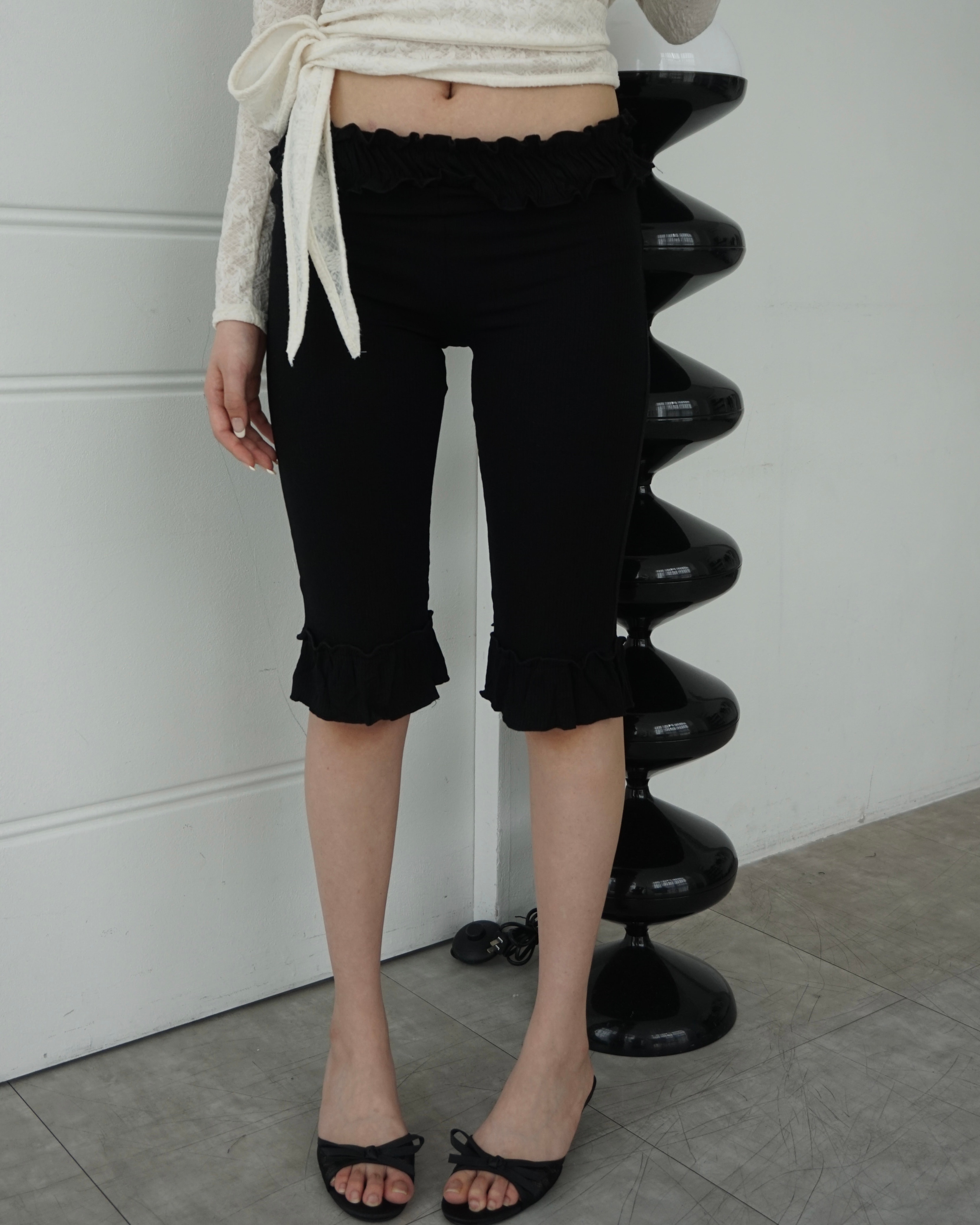 Frill Capri pants