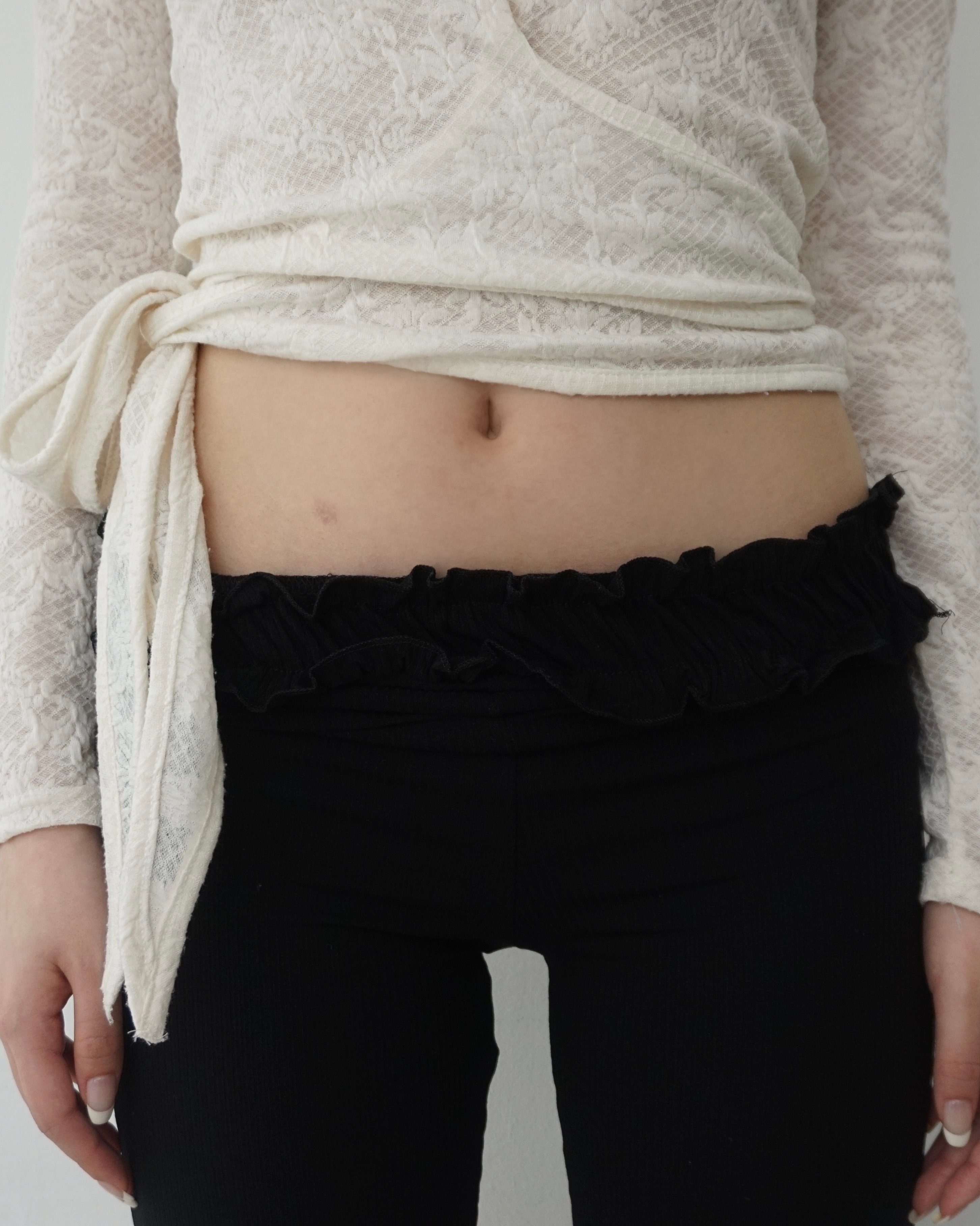 Frill Capri pants