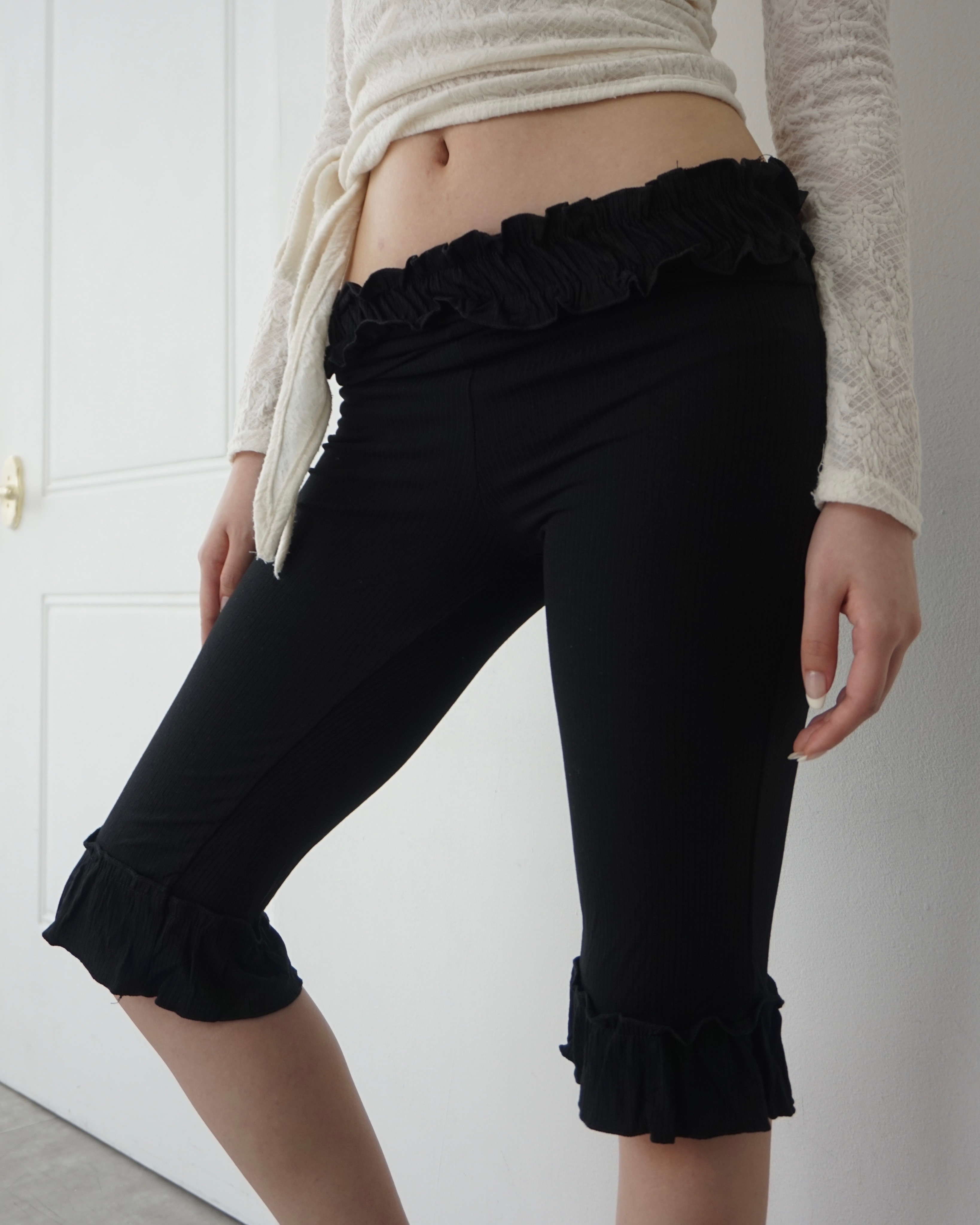 Frill Capri pants