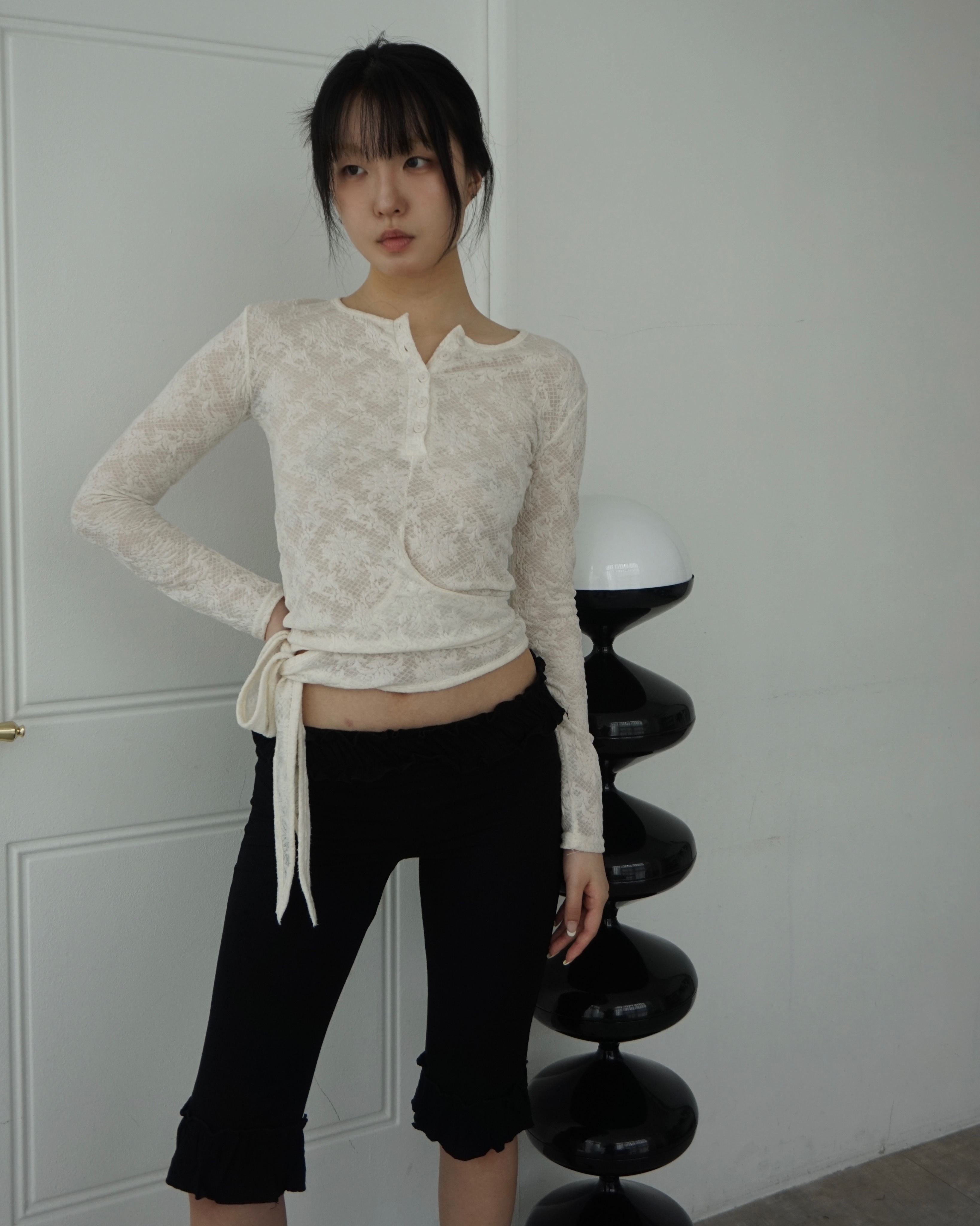 Flower lace button T