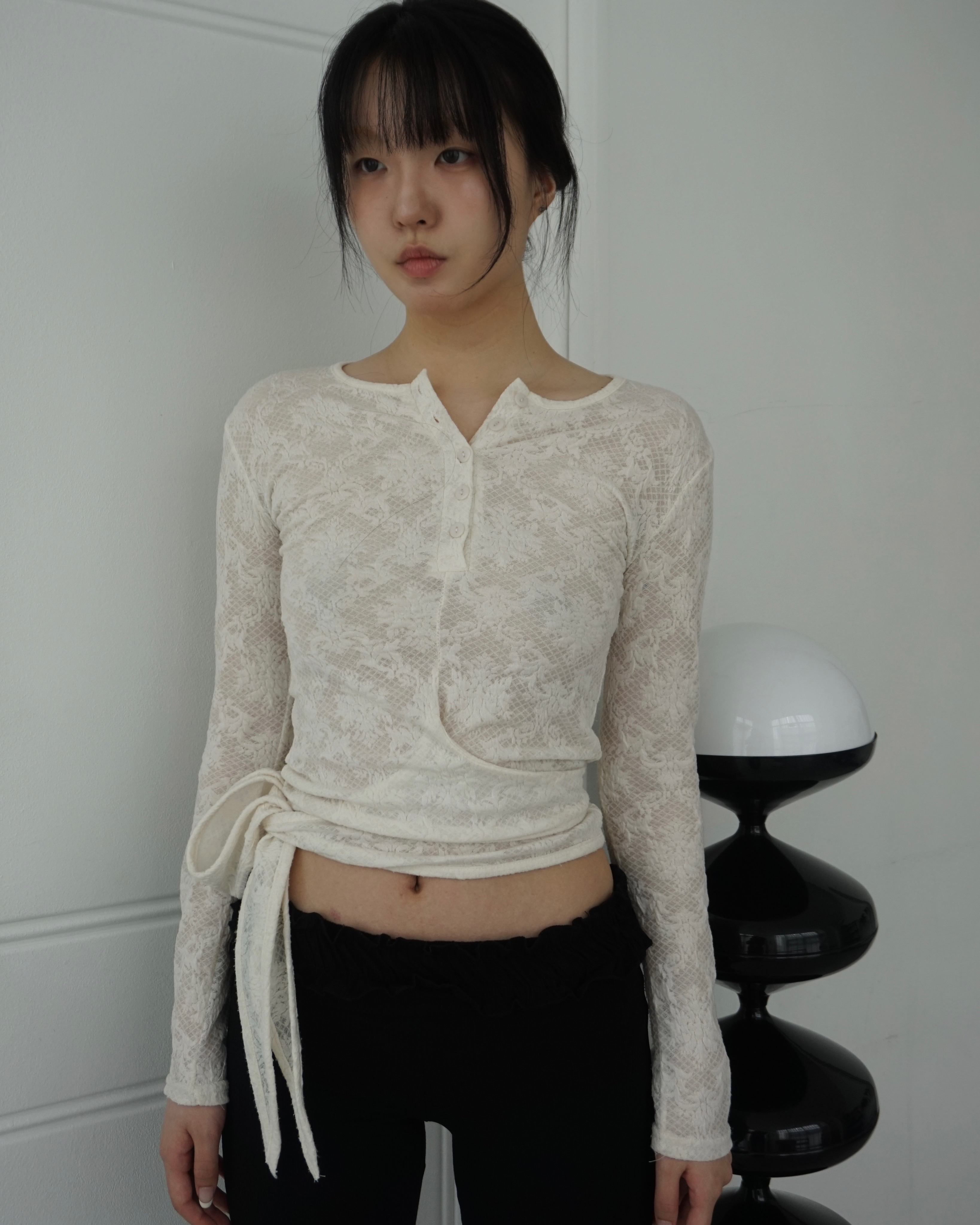 Flower lace button T