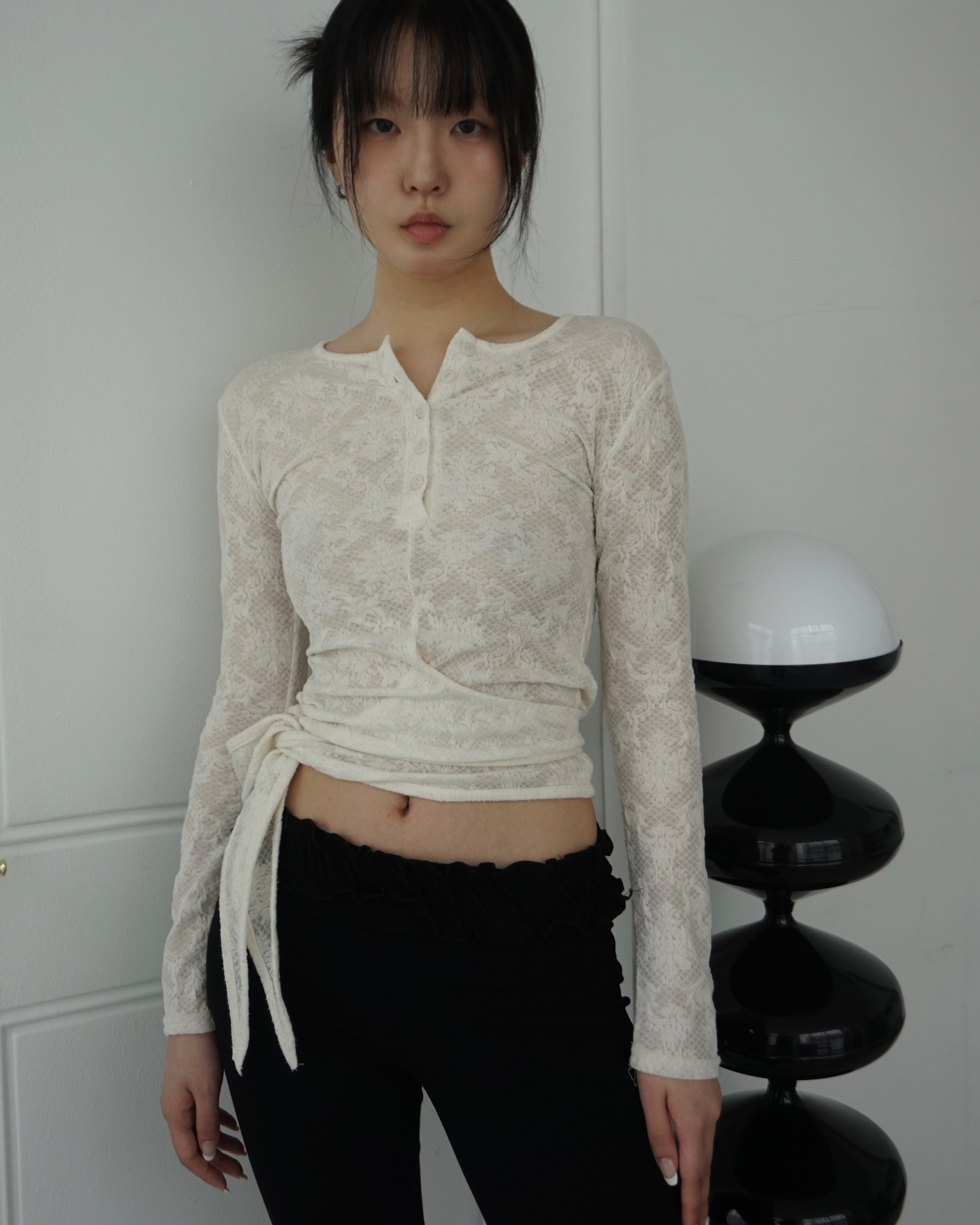 Flower lace button T