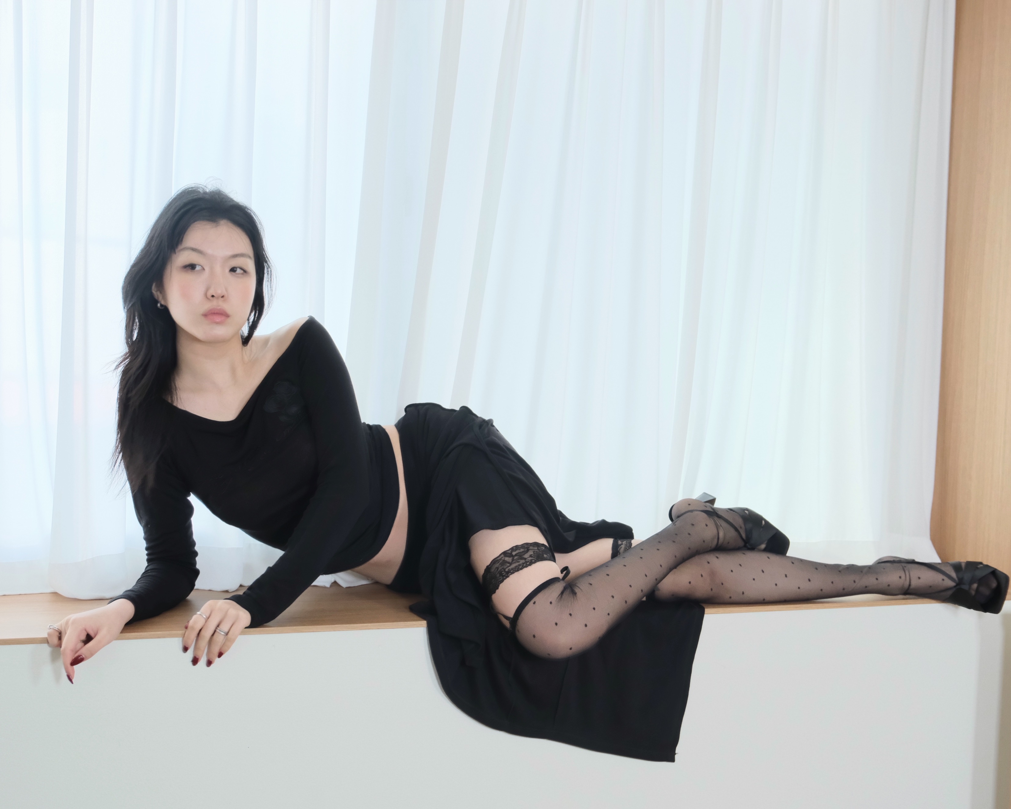 Lace garter dot socks