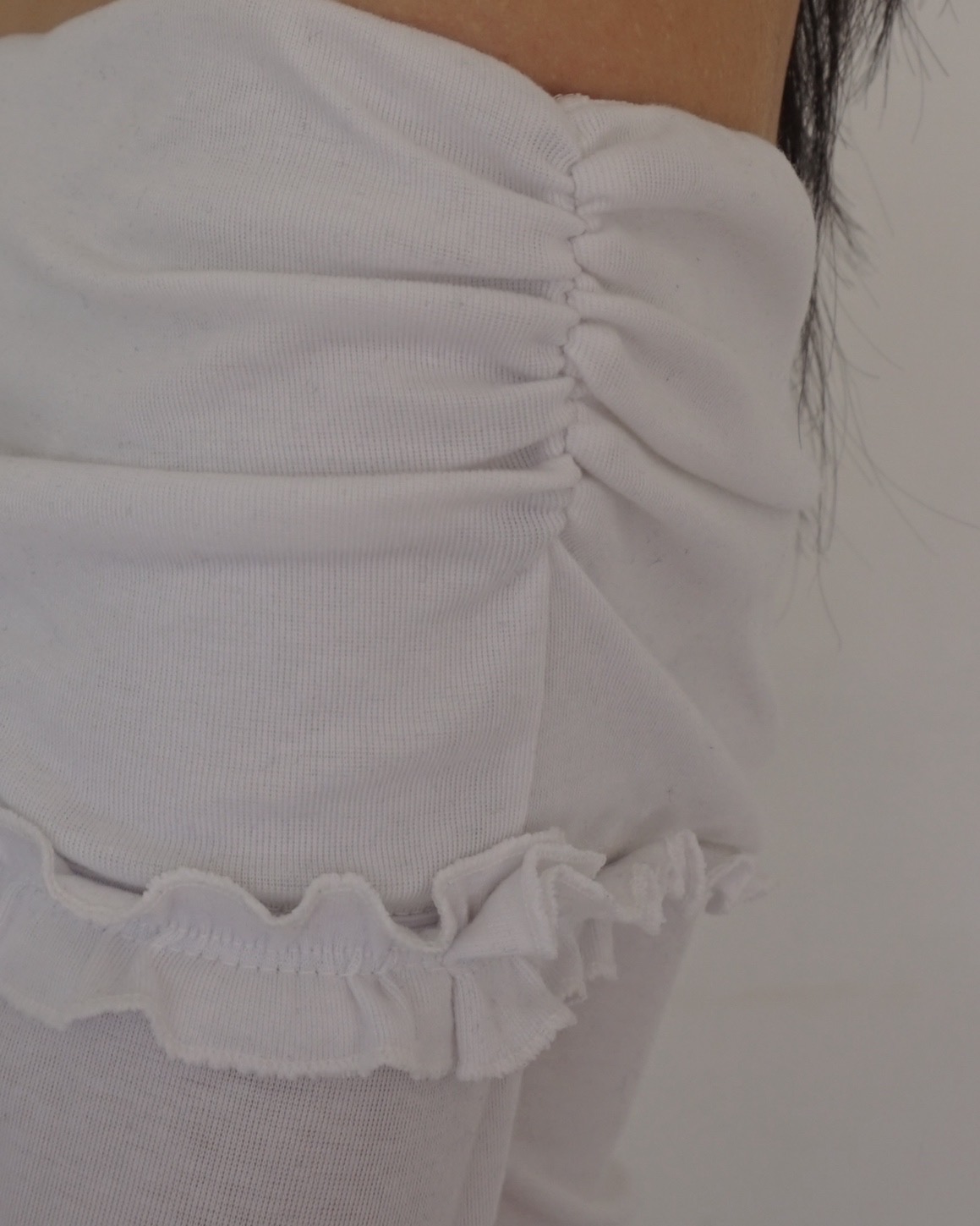 Frill off-shoulder T
