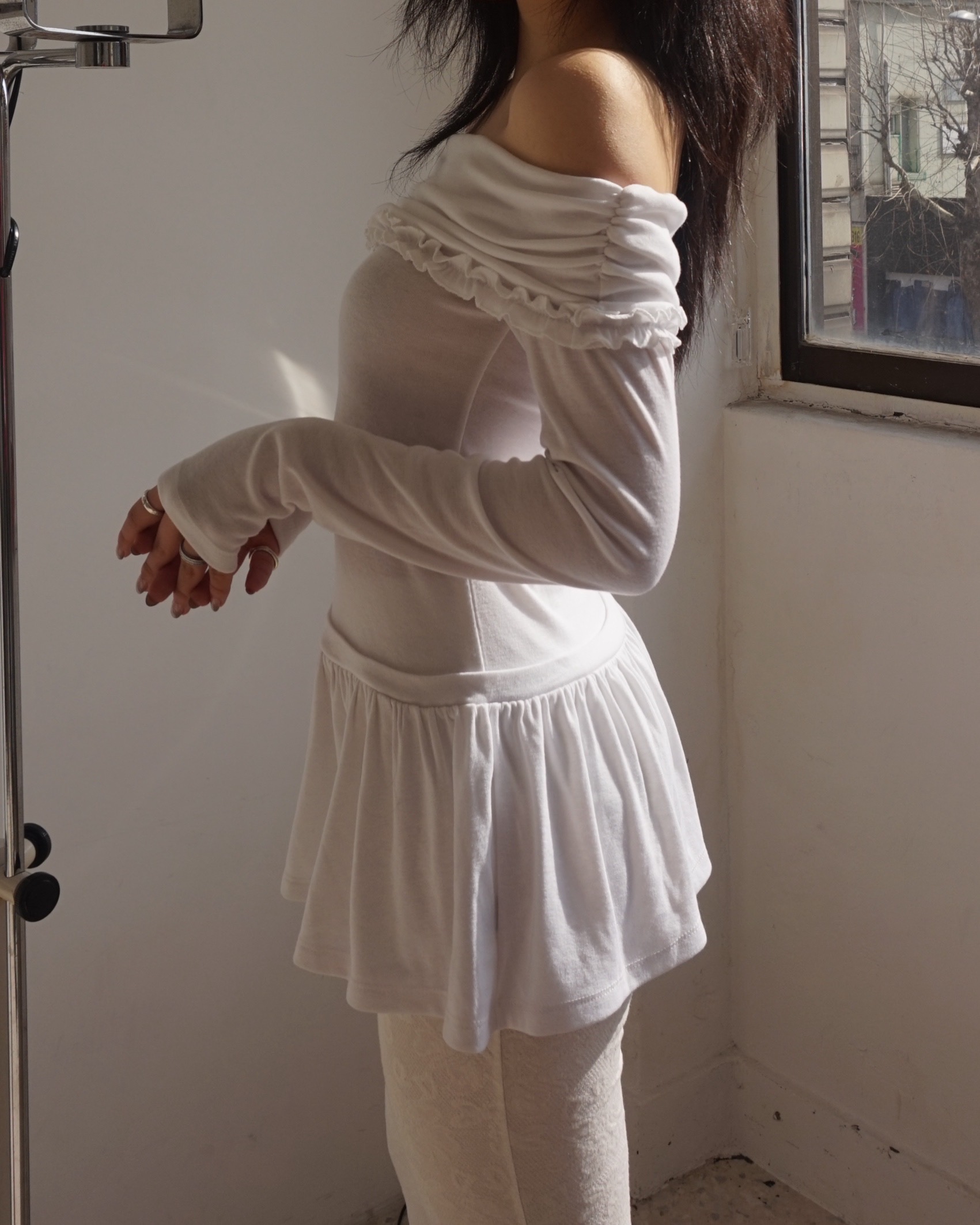 Frill off-shoulder T