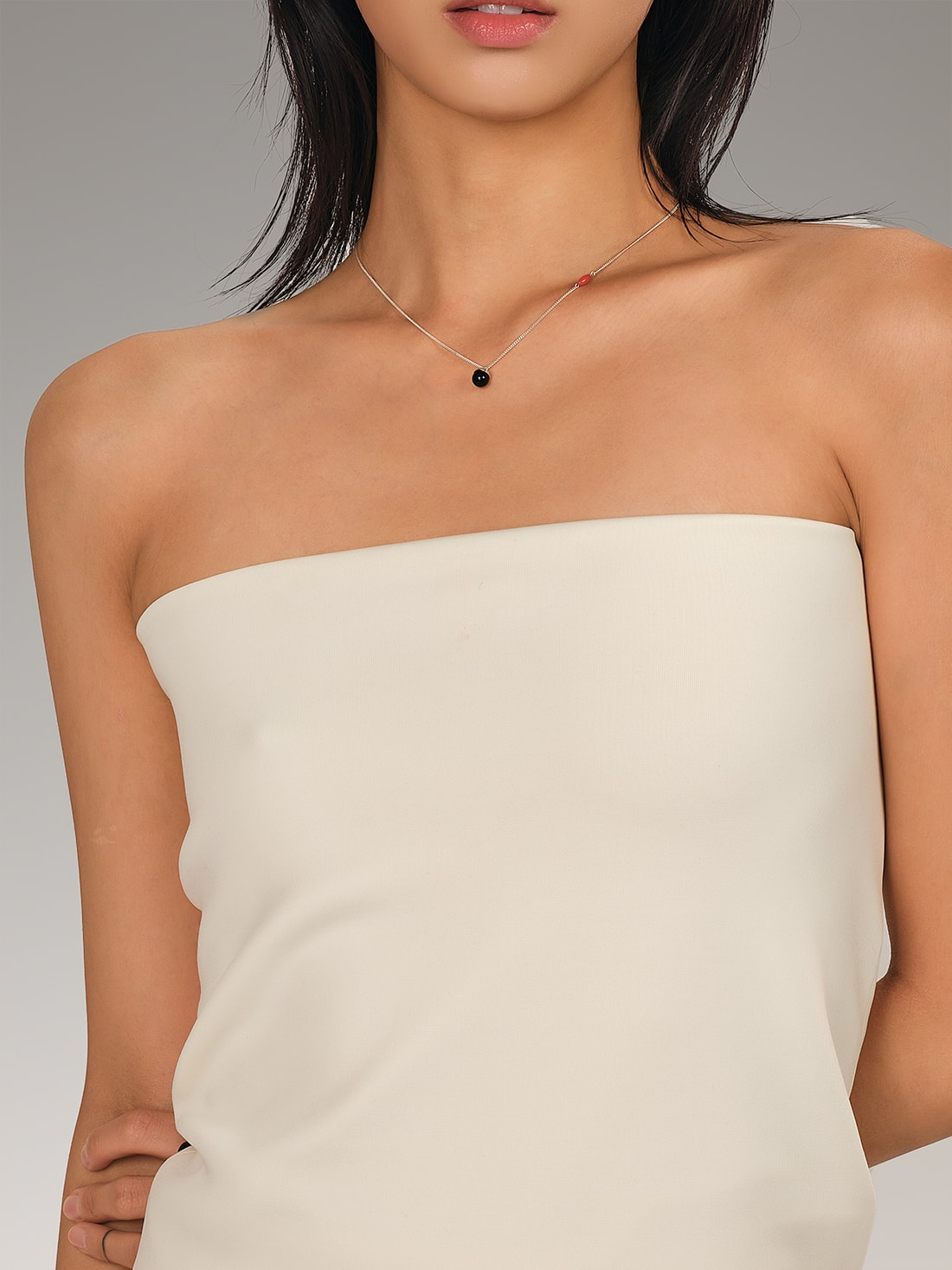Onyx nut necklace