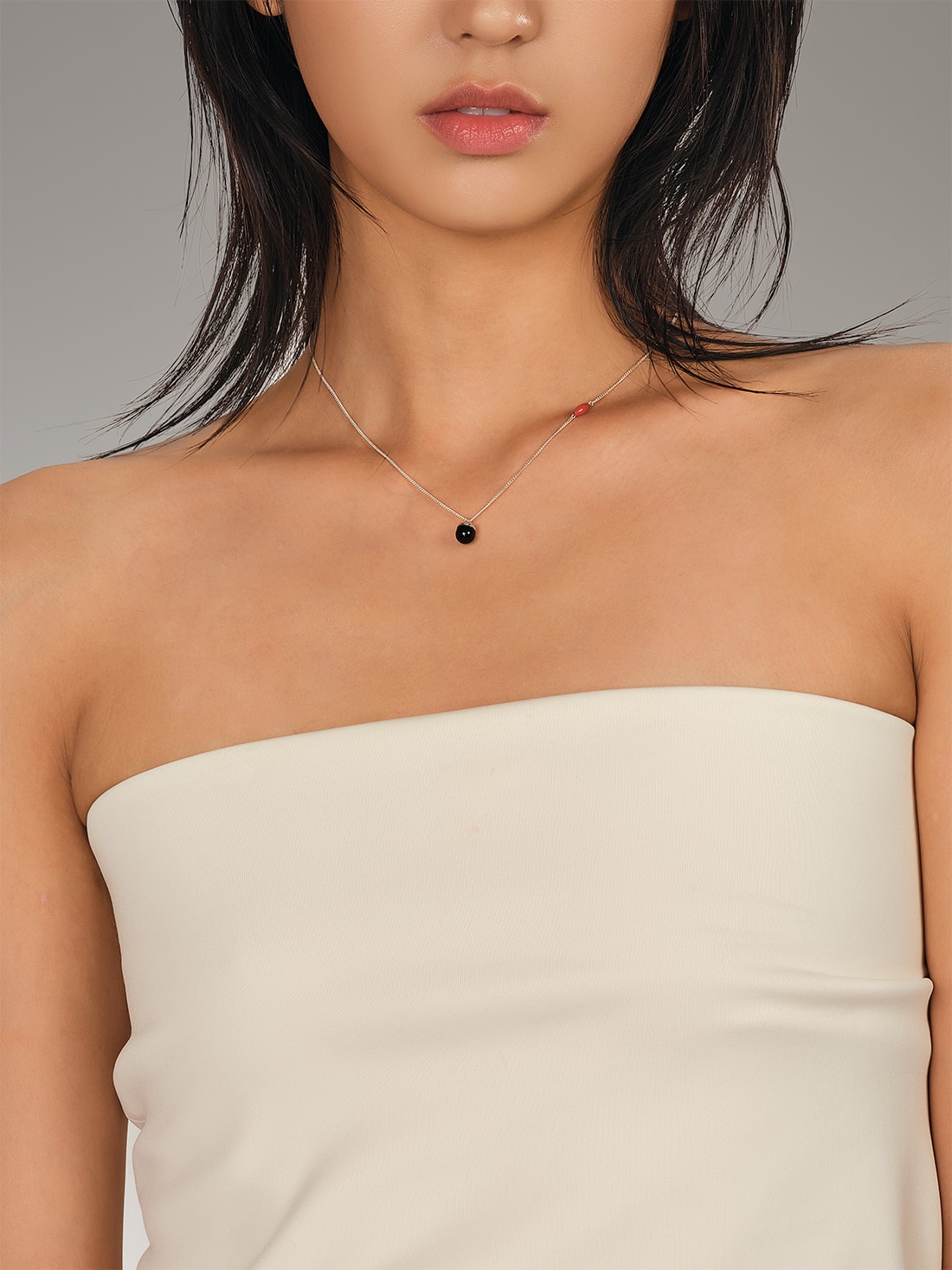Onyx nut necklace