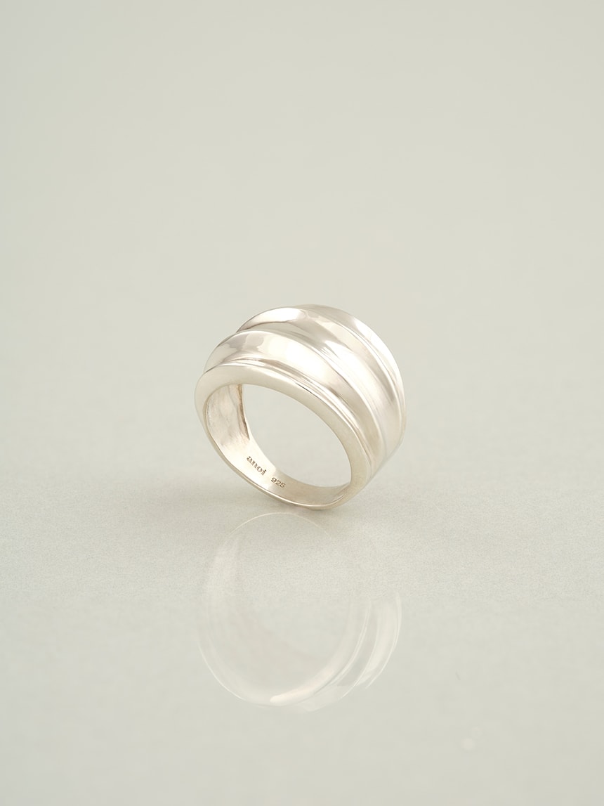 Crescent ring
