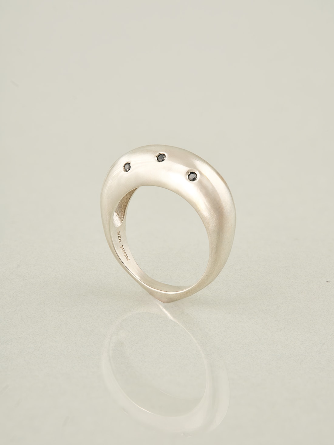 Black dot ring