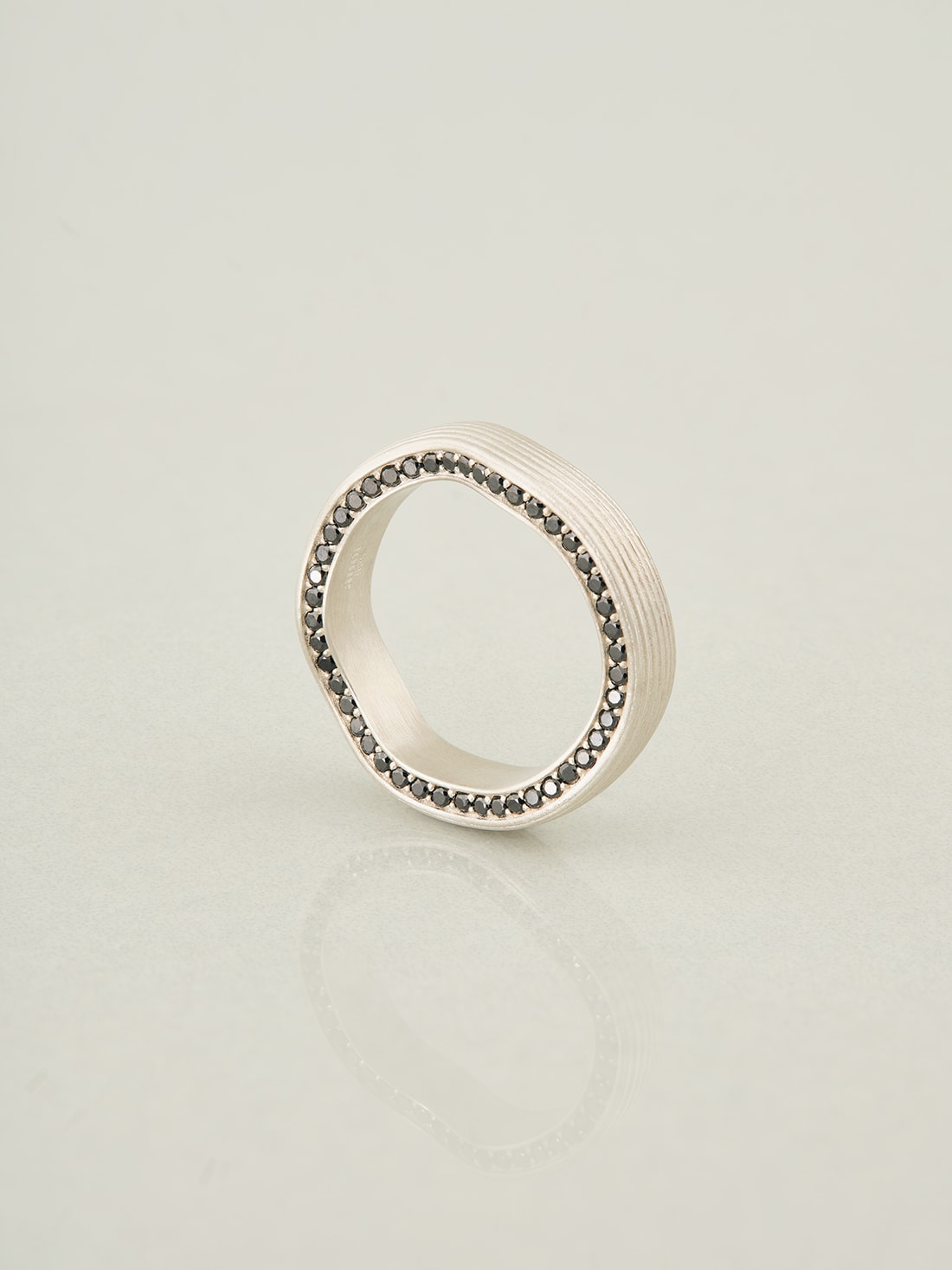 Flow ring - Black Q