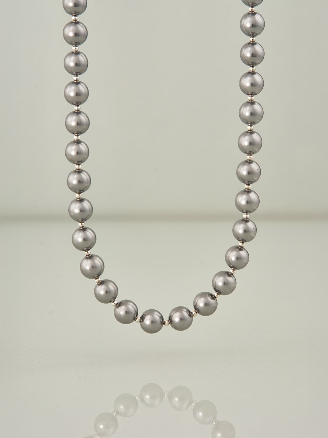 Pearl necklace - Dark gray
