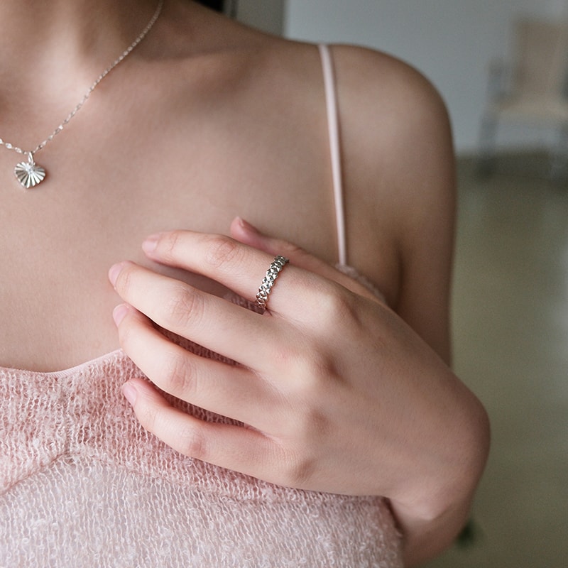 Tufted Ring