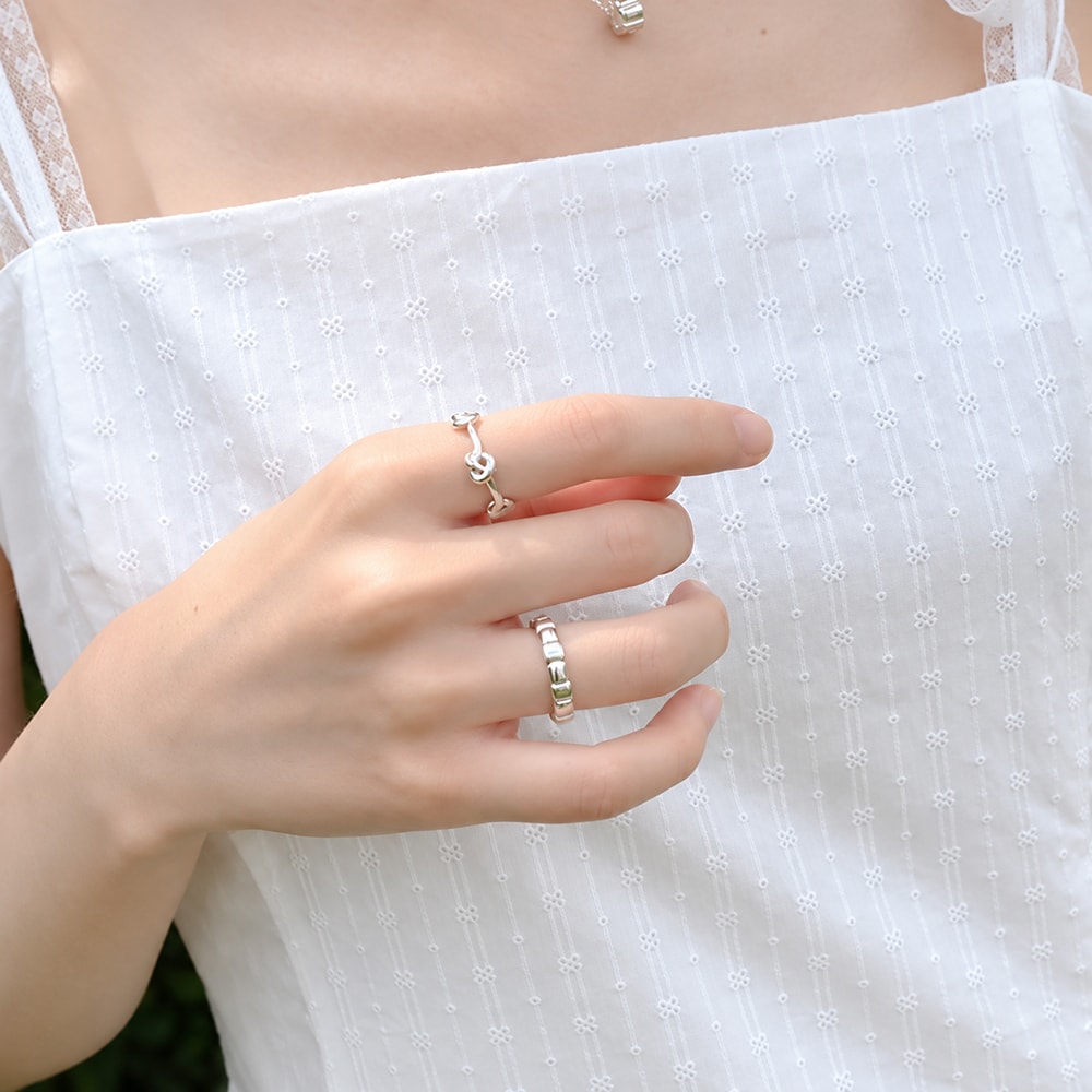 Heart knot ring