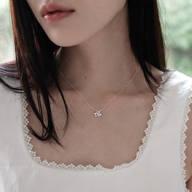 Standard clover pendant