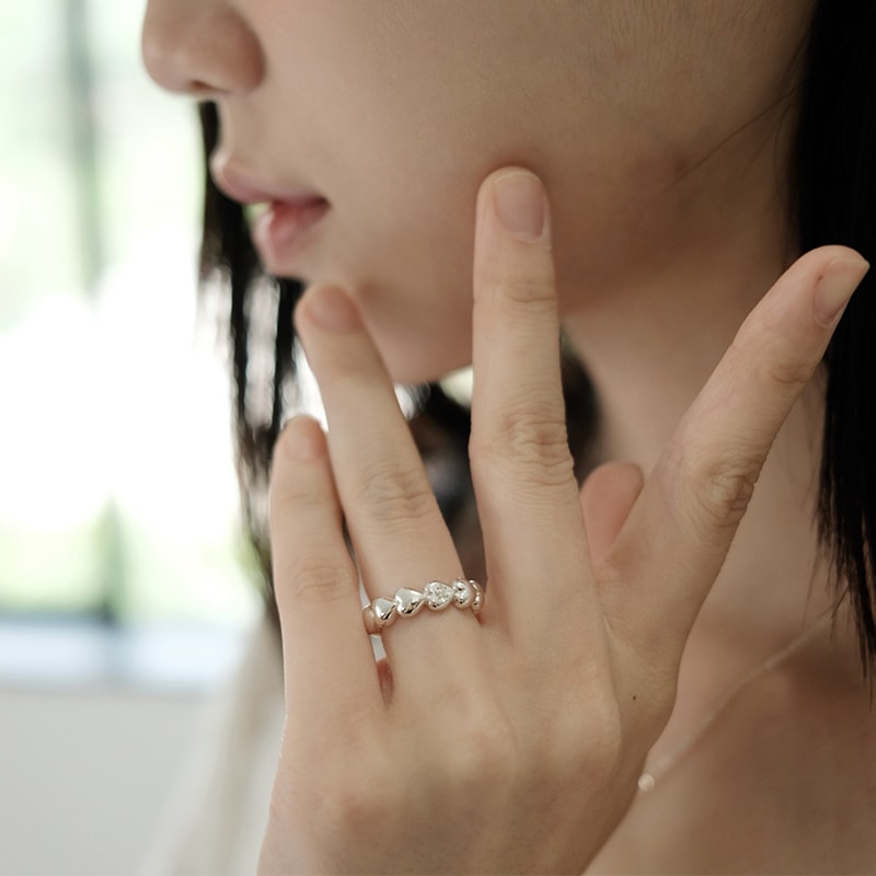 Sparkle circle heart ring