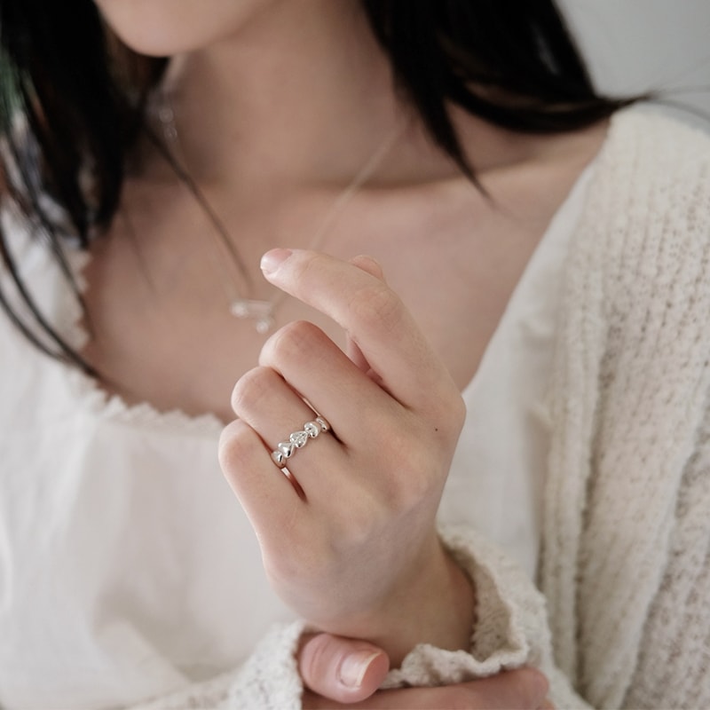 Sparkle circle heart ring