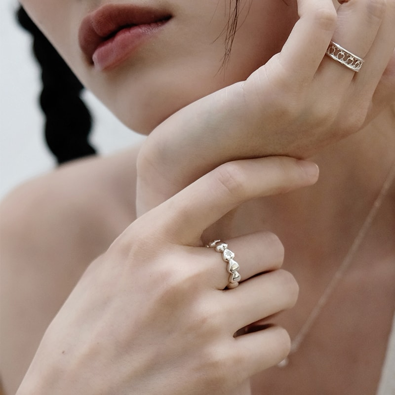 Sparkle circle heart ring