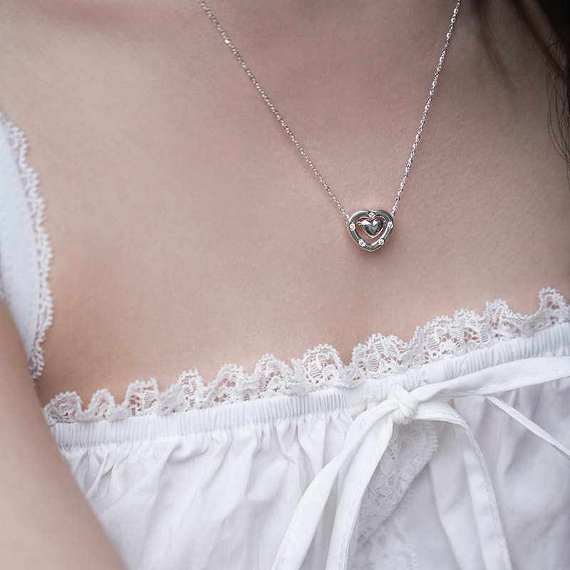 Levita heart pendant