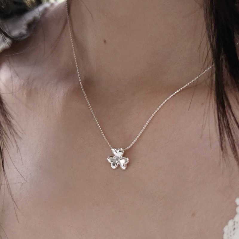 Standard clover pendant