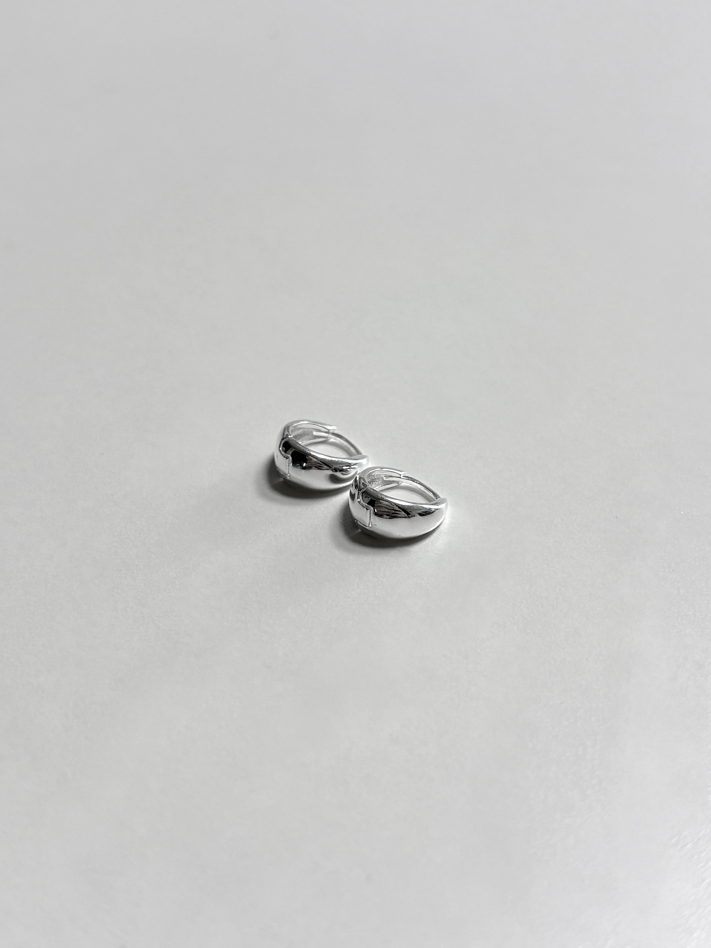 001E