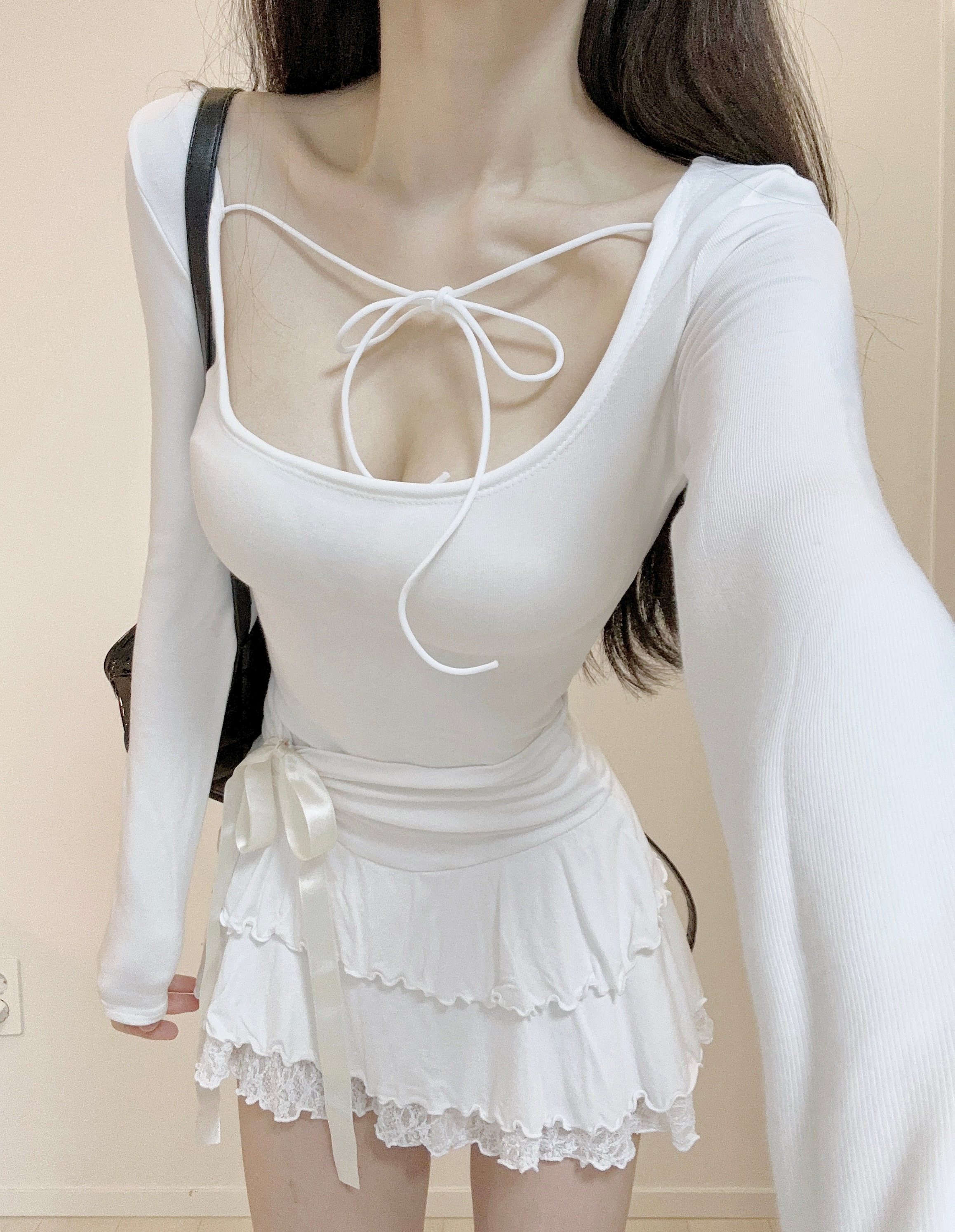 뮤트 리본 딥 유넥 기모 슬림 티셔츠