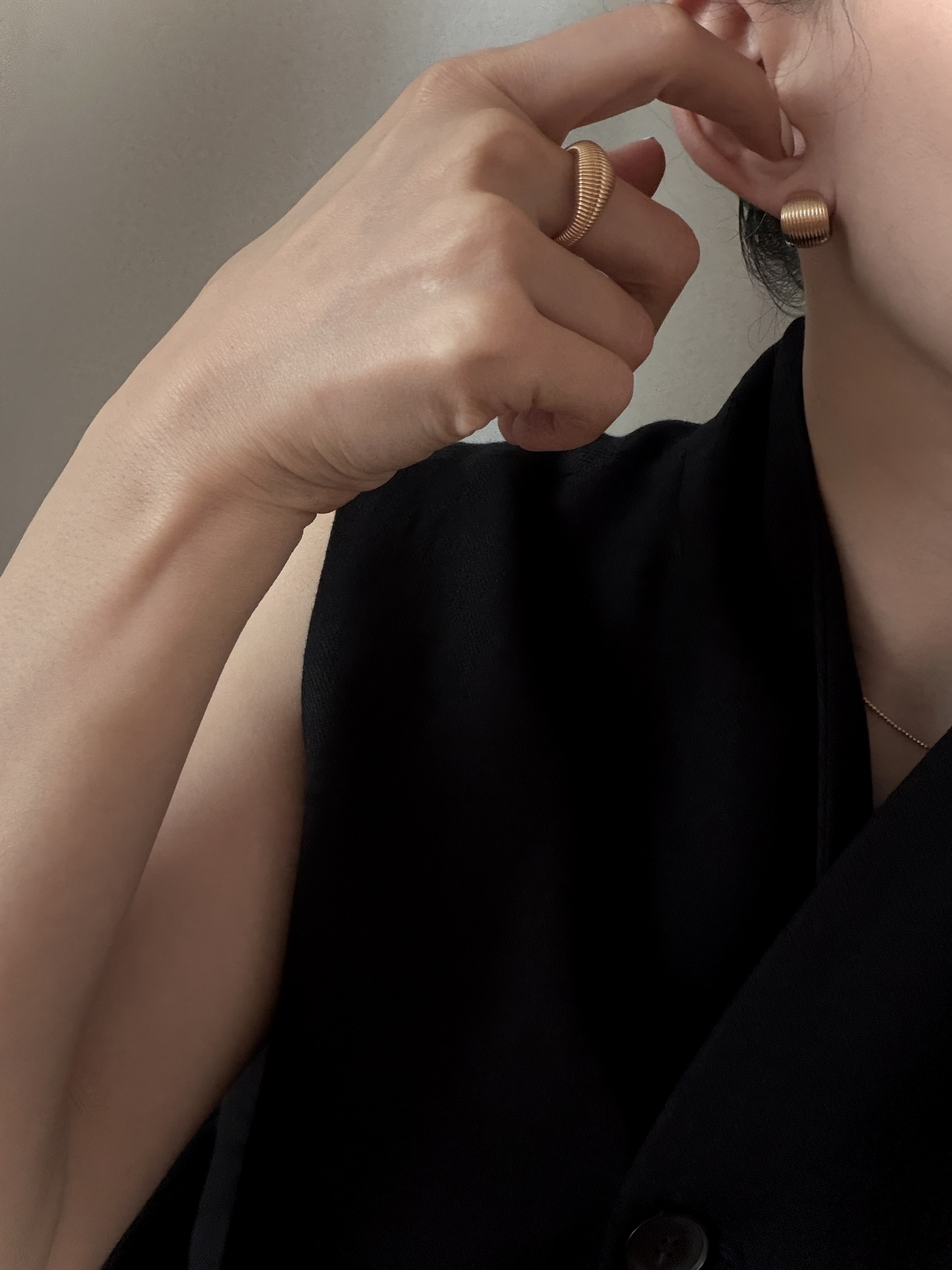 REEDED LINE COIL EARRING