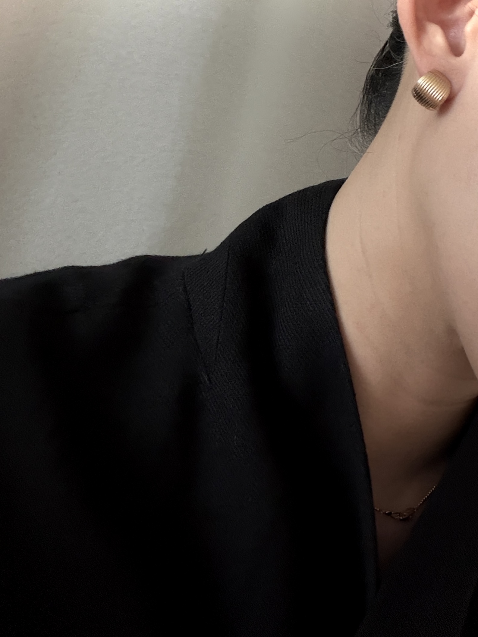 REEDED LINE COIL EARRING