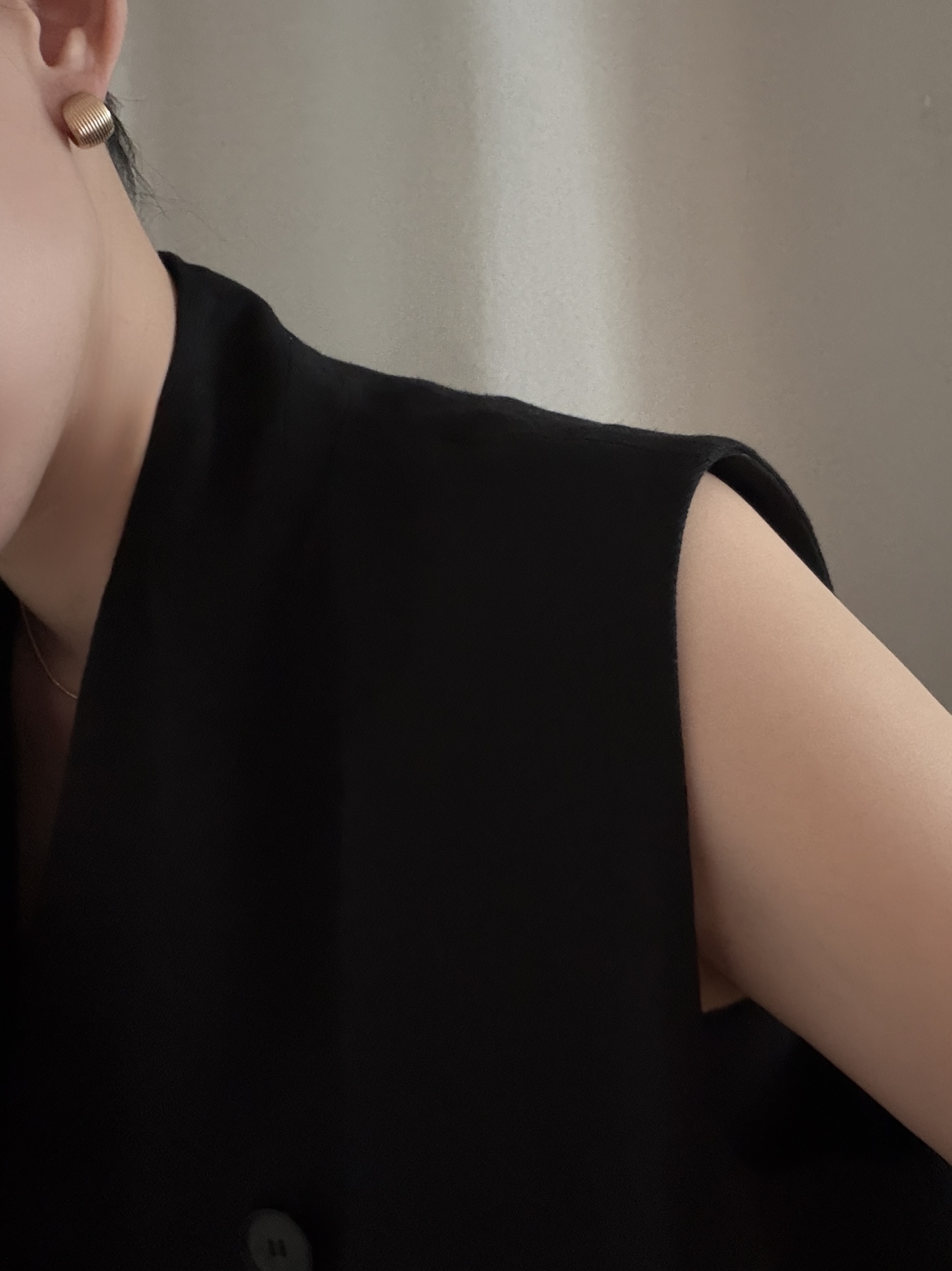 REEDED LINE COIL EARRING