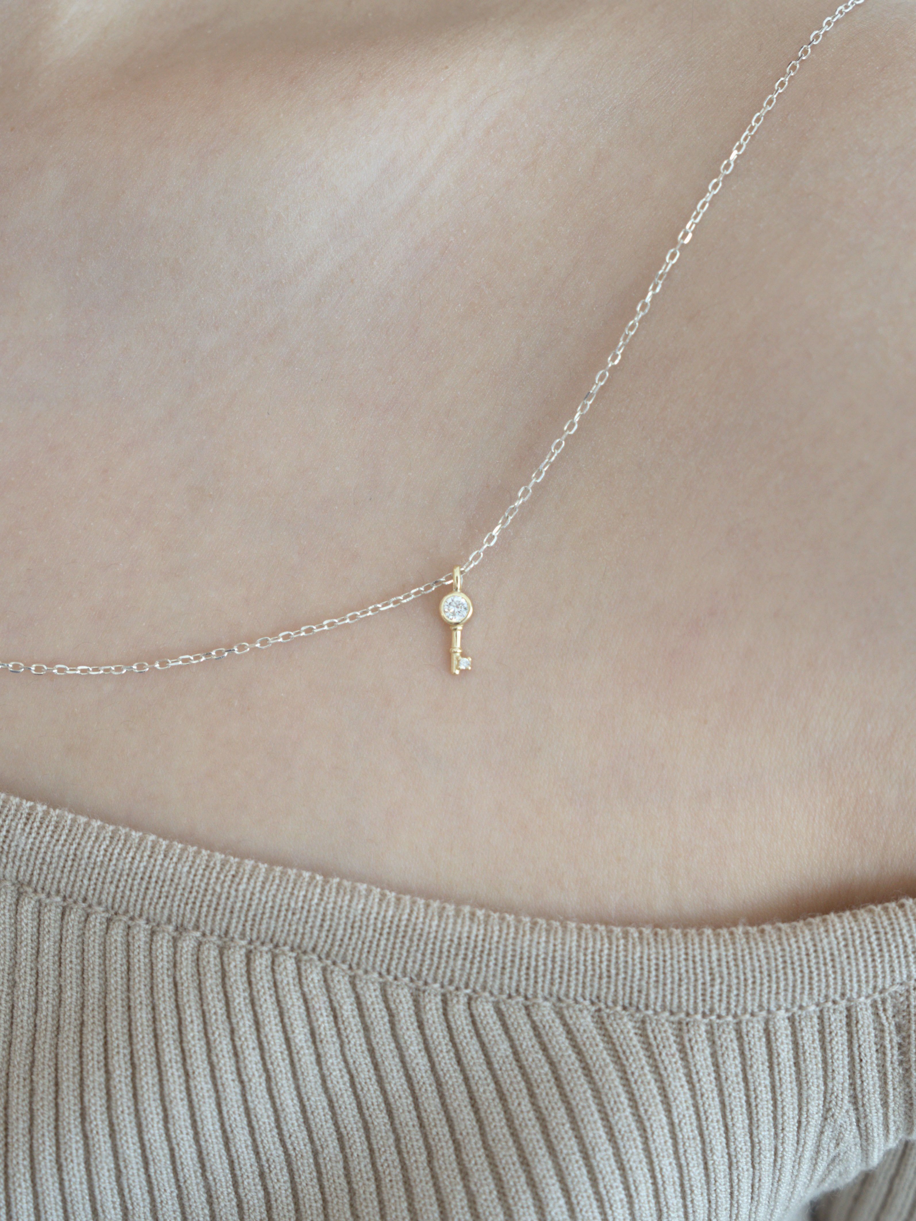 *NEW* [14K] Golden key necklace