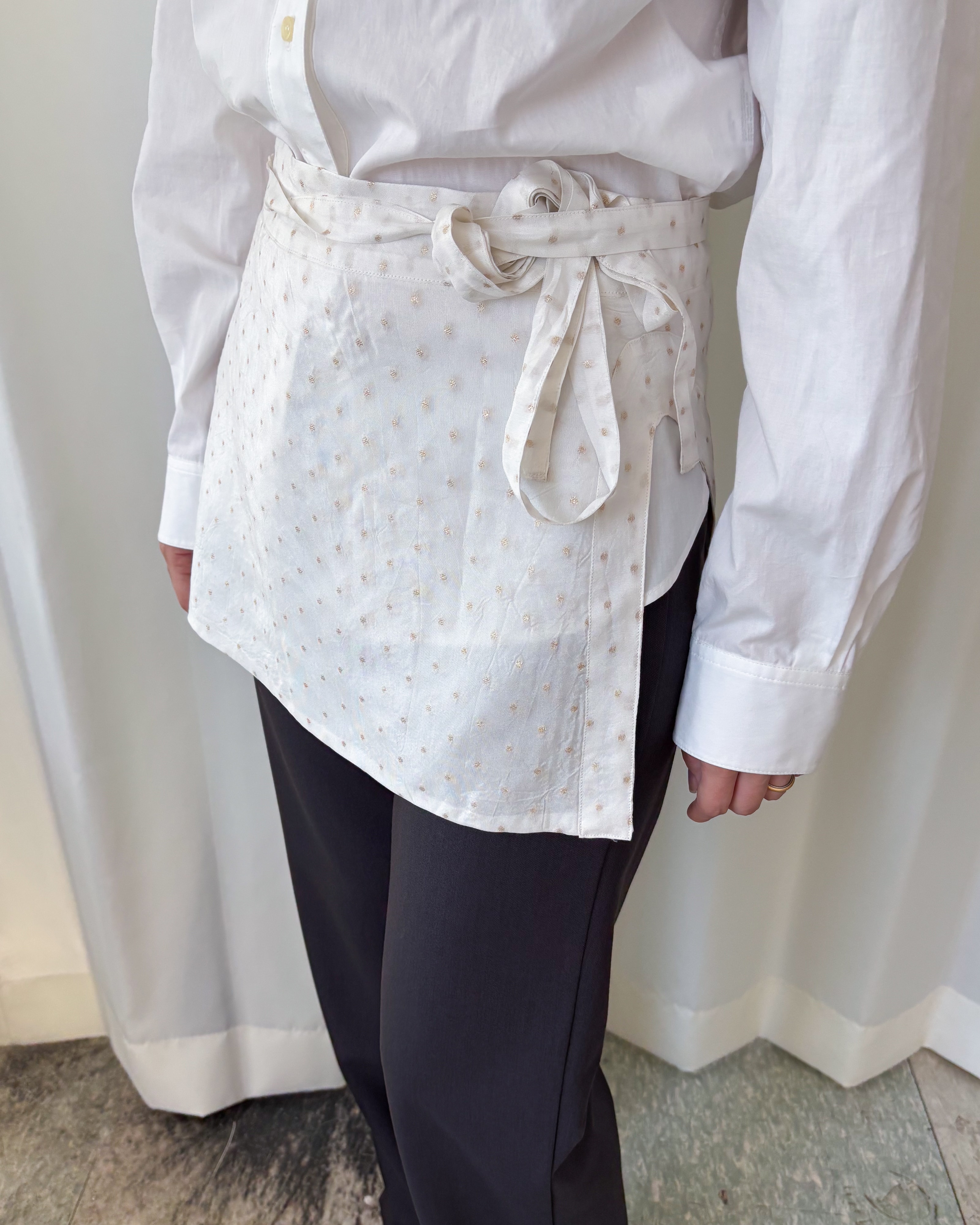 Hotelier's Apron (gold thread)
