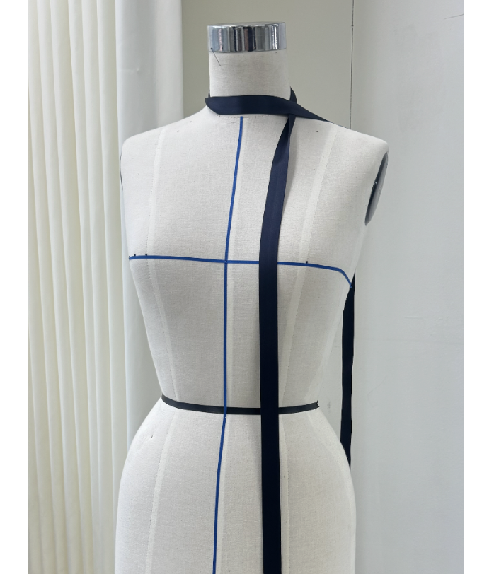 Silk Tessel Scarf of Collins (navy)