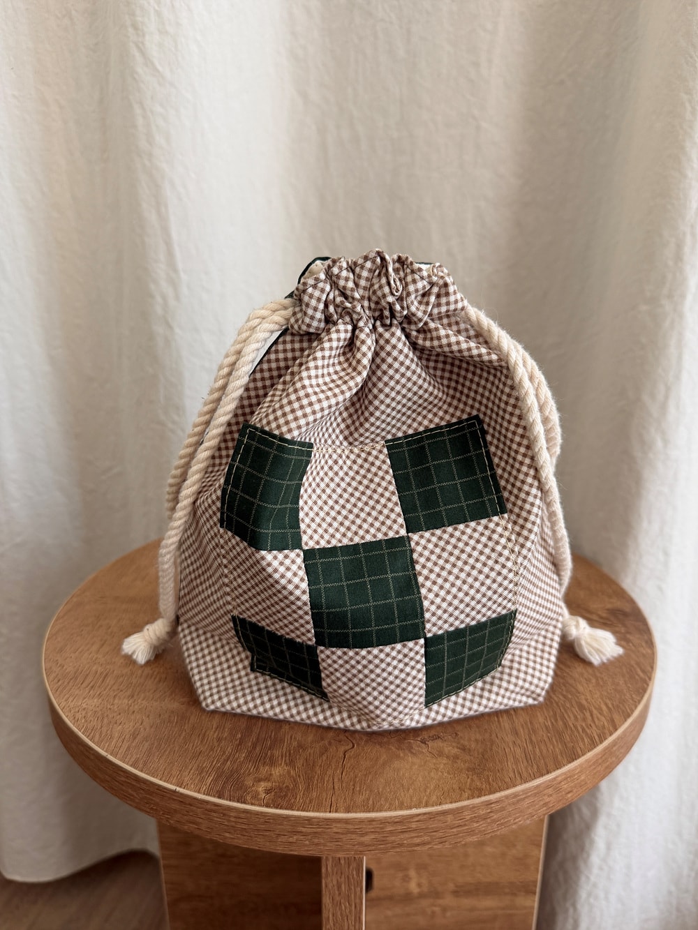 [공식몰 한정] Piece by piece String pouch Check Green