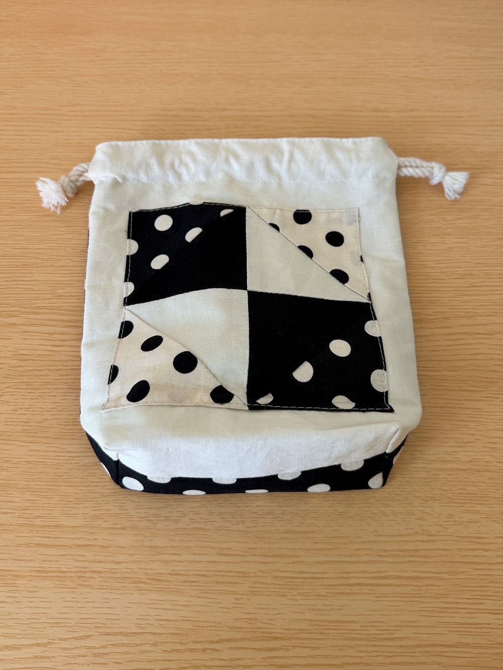 [공식몰 한정] Piece by piece String pouch Dot