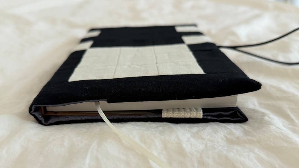[공식몰 한정] Piece by piece Book cover 03