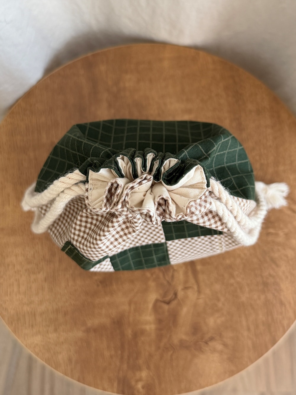 [공식몰 한정] Piece by piece String pouch Check Green