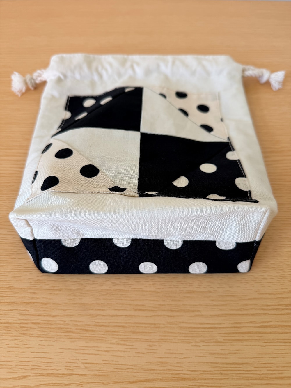 [공식몰 한정] Piece by piece String pouch Dot