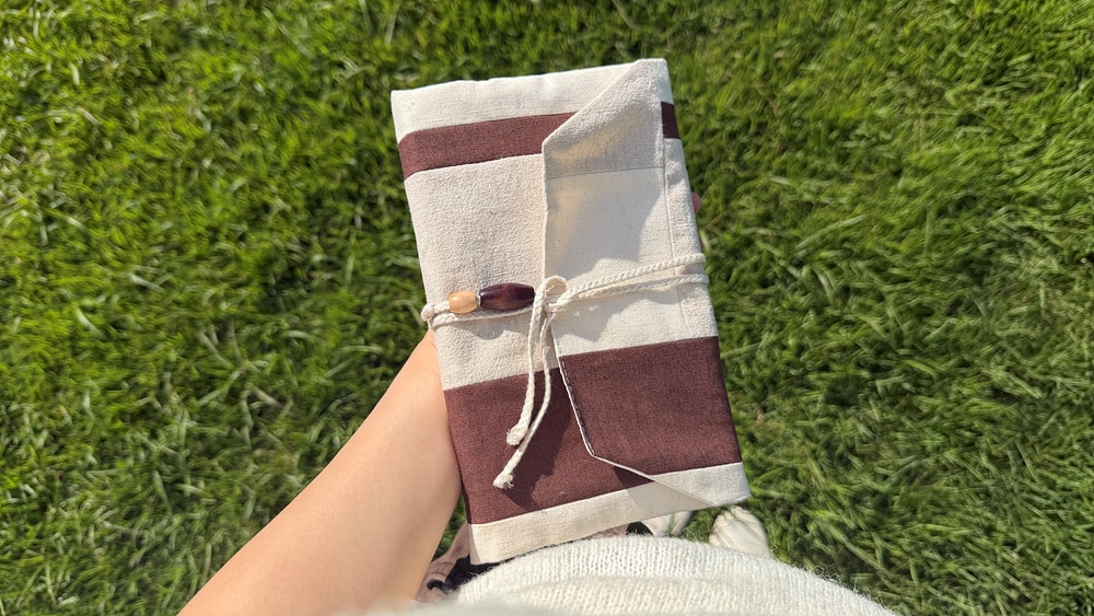 [공식몰 한정] Piece by piece Book cover Brown