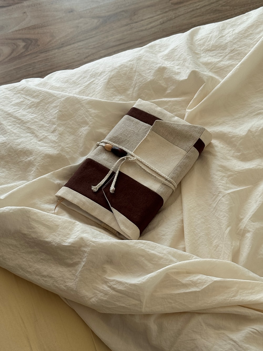 [공식몰 한정] Piece by piece Book cover Brown