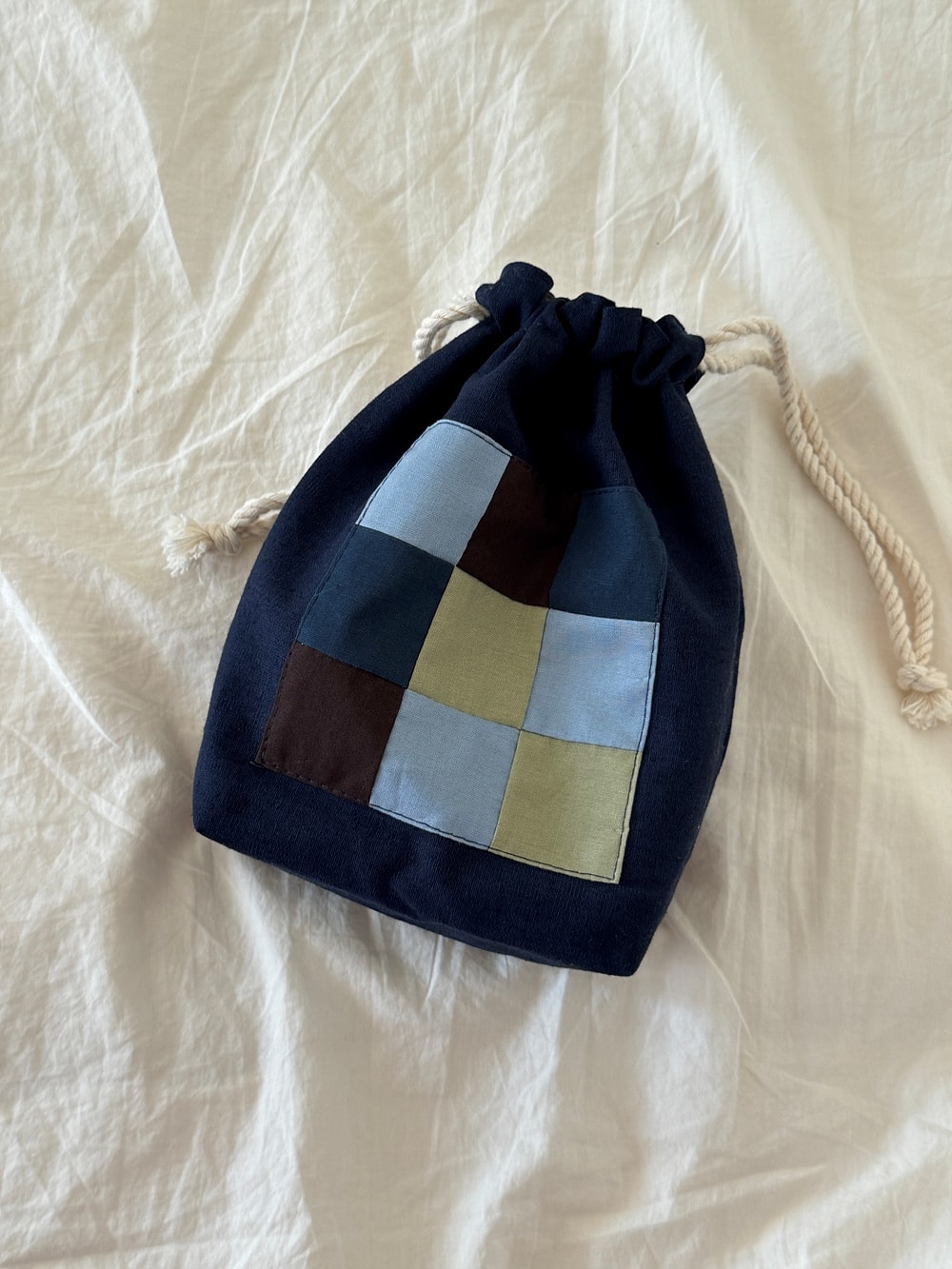 [공식몰 한정] Piece by piece String pouch Navy