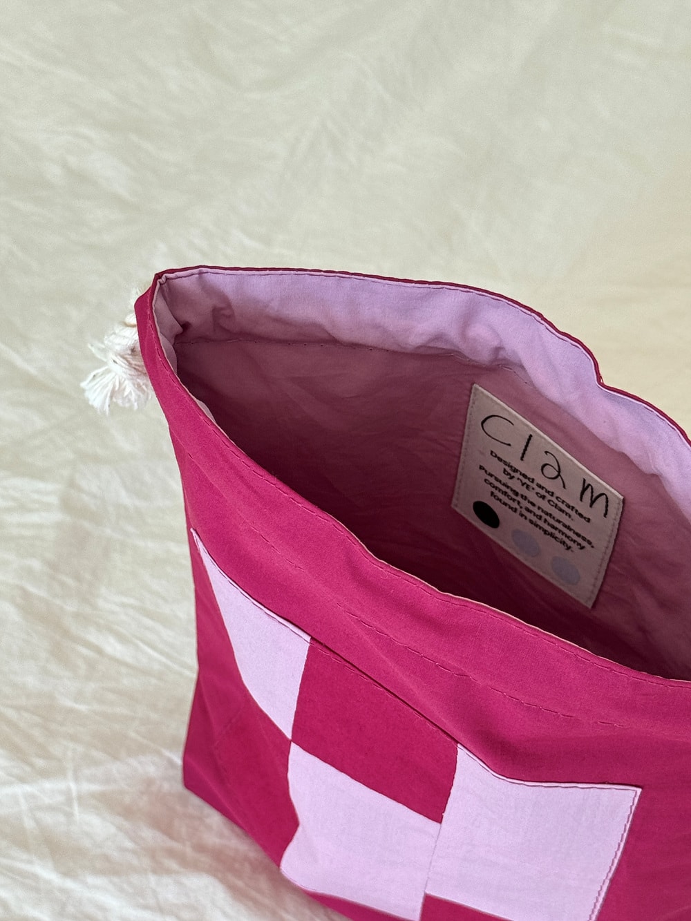 [공식몰 한정] Piece by piece String pouch Pink