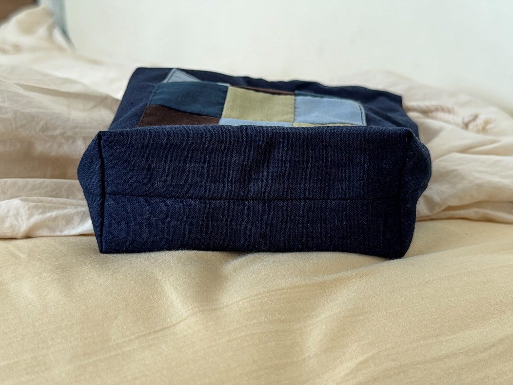 [공식몰 한정] Piece by piece String pouch Navy