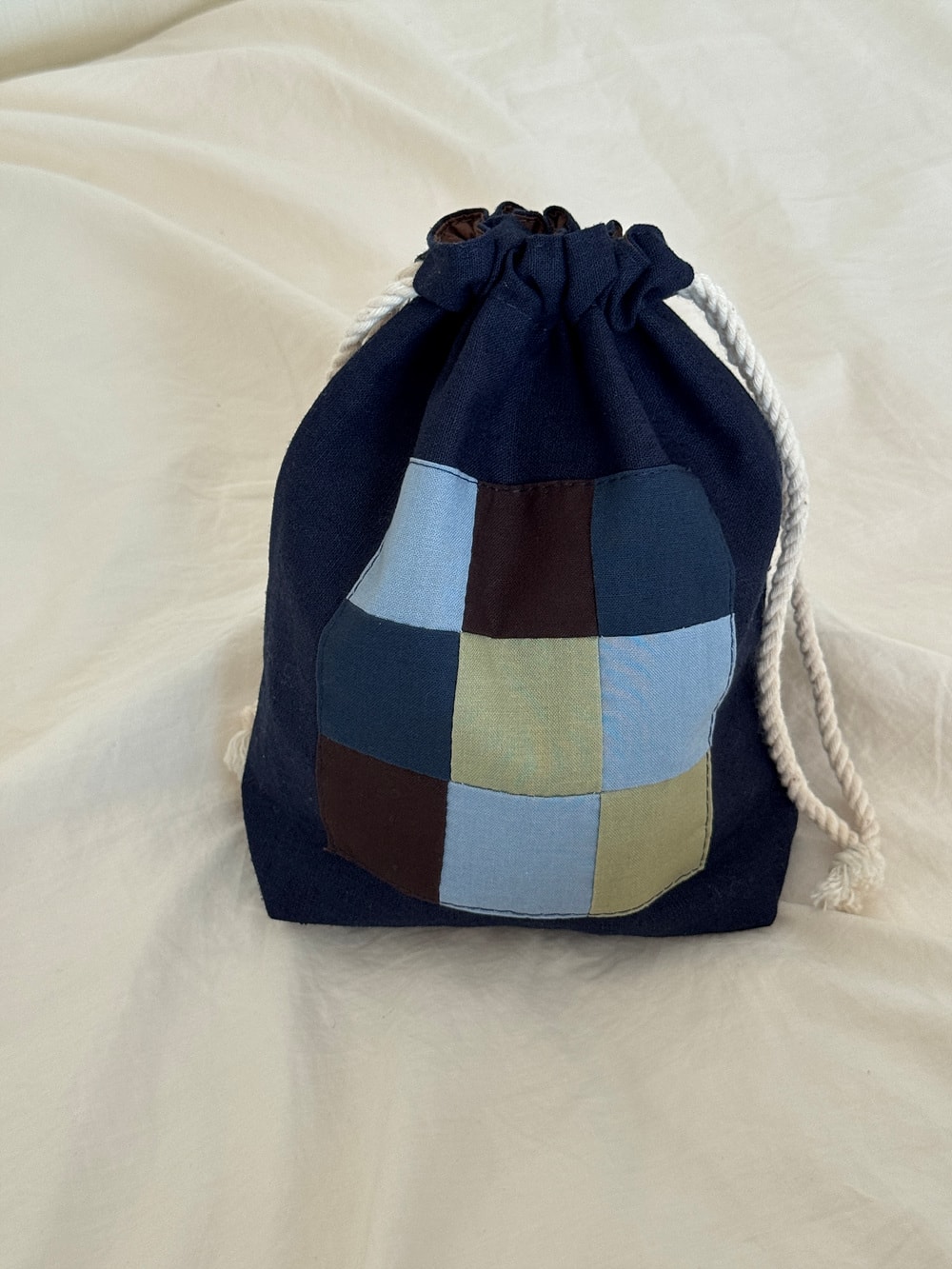 [공식몰 한정] Piece by piece String pouch Navy