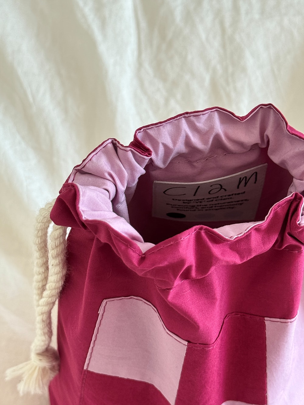 [공식몰 한정] Piece by piece String pouch Pink