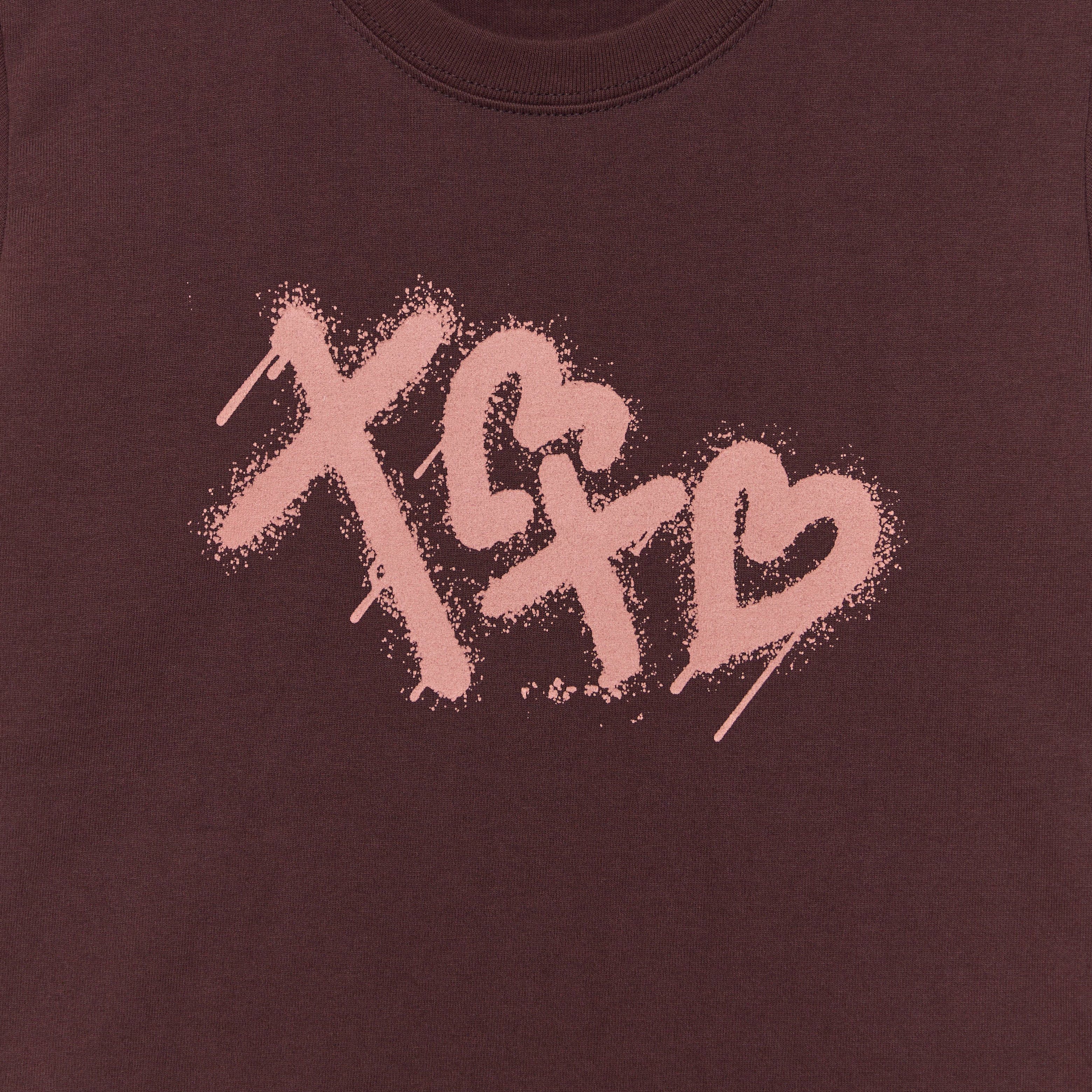 XOXO GRAFFITI HEART LOGO TEE — BROWN