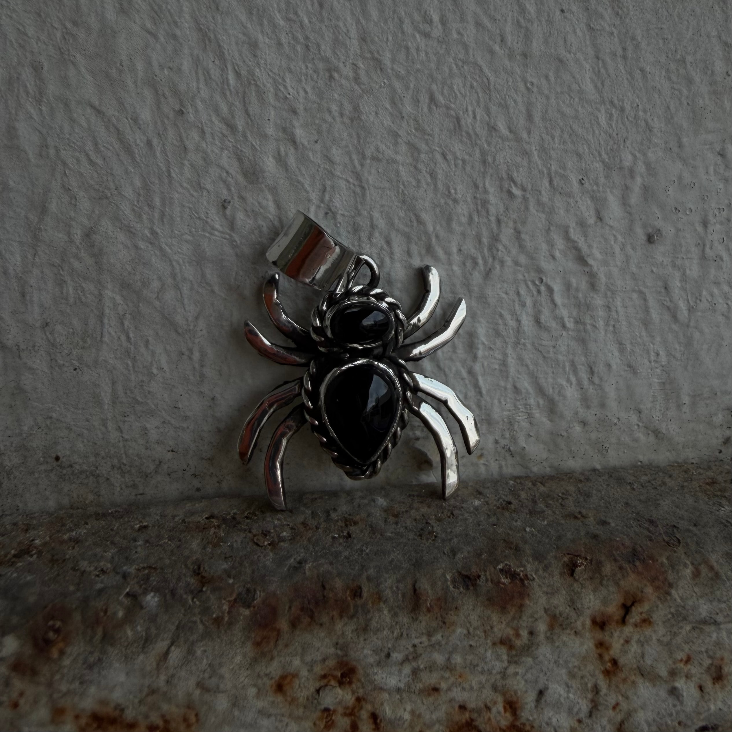 Spider onyx pendant