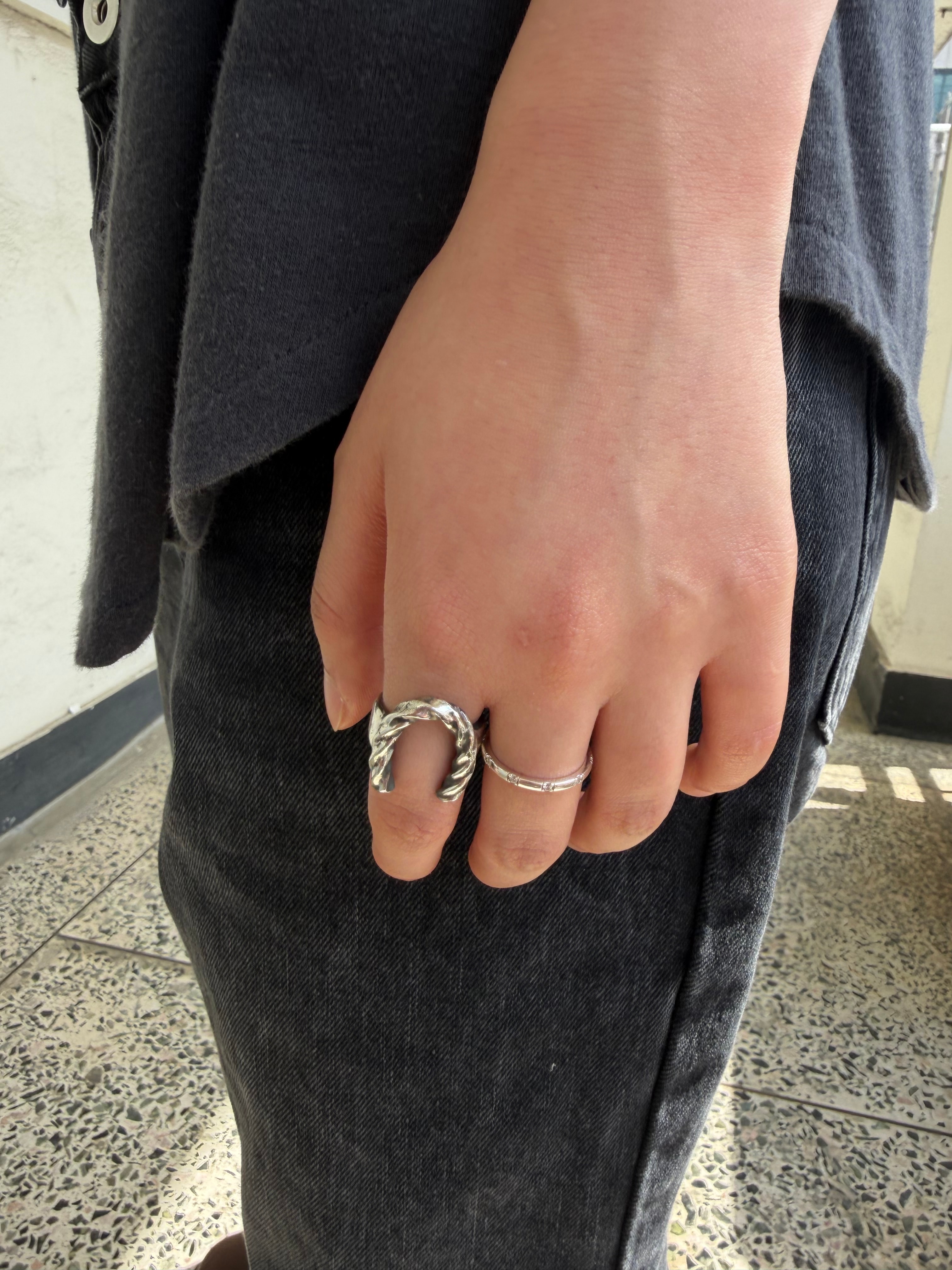 Twisted horseshoe ring