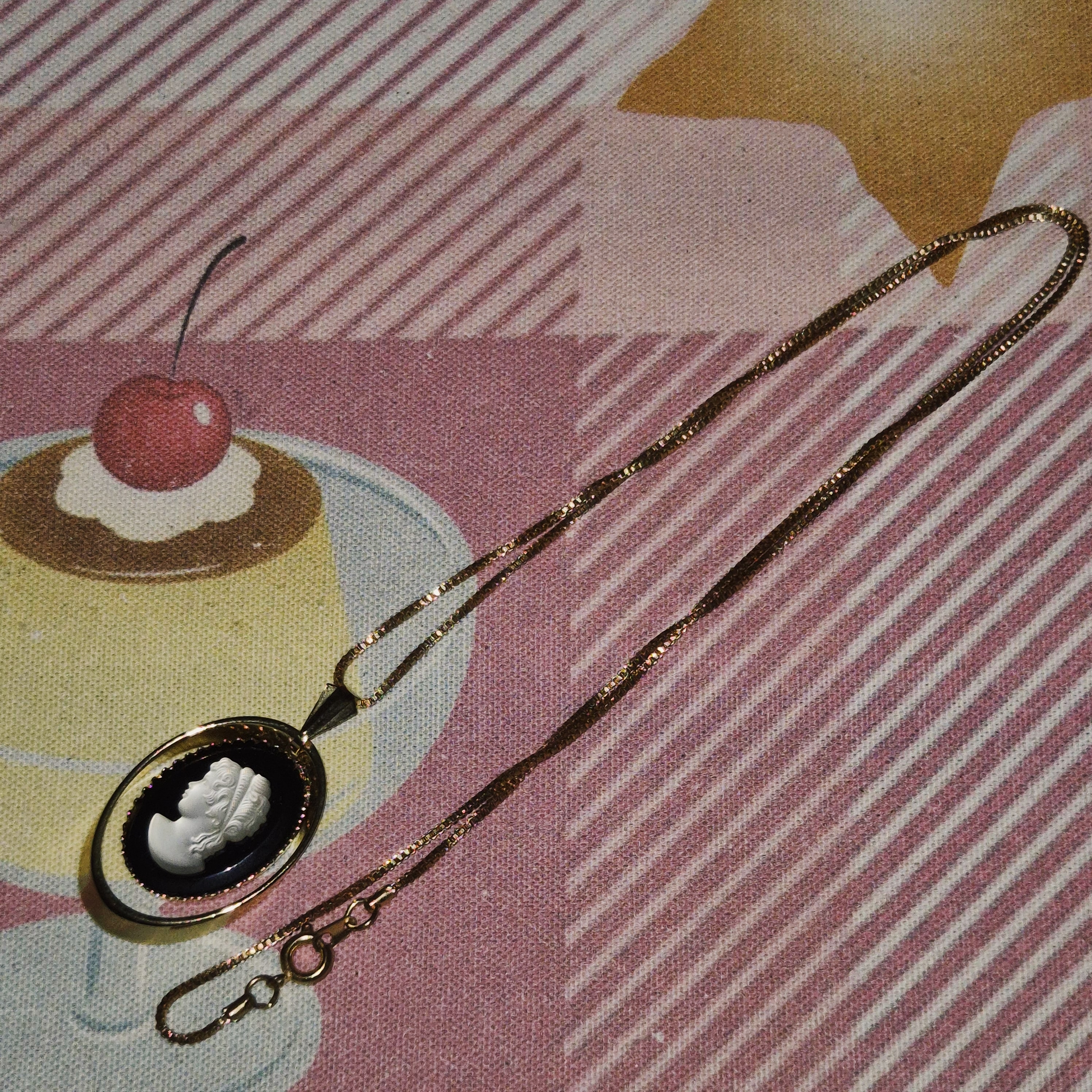 70s 일본 엔틱 여인 불투명 카메오 목걸이