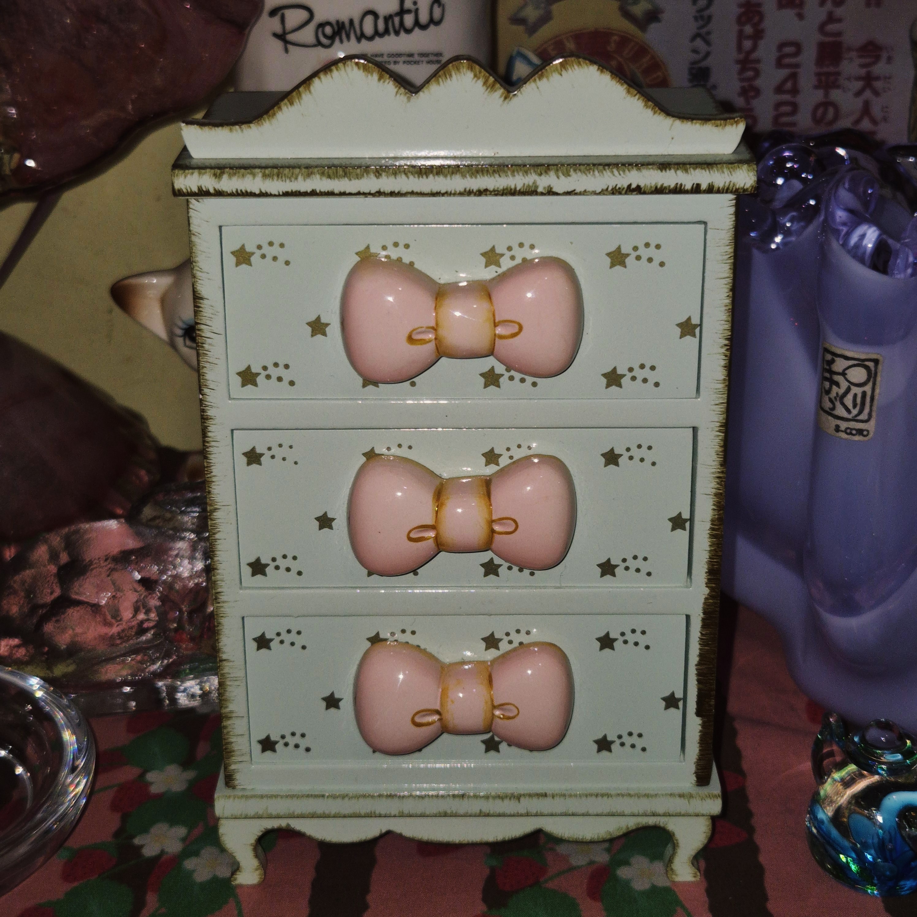 00s 스위머 레트로 키치 리본 3단 우드 서랍장